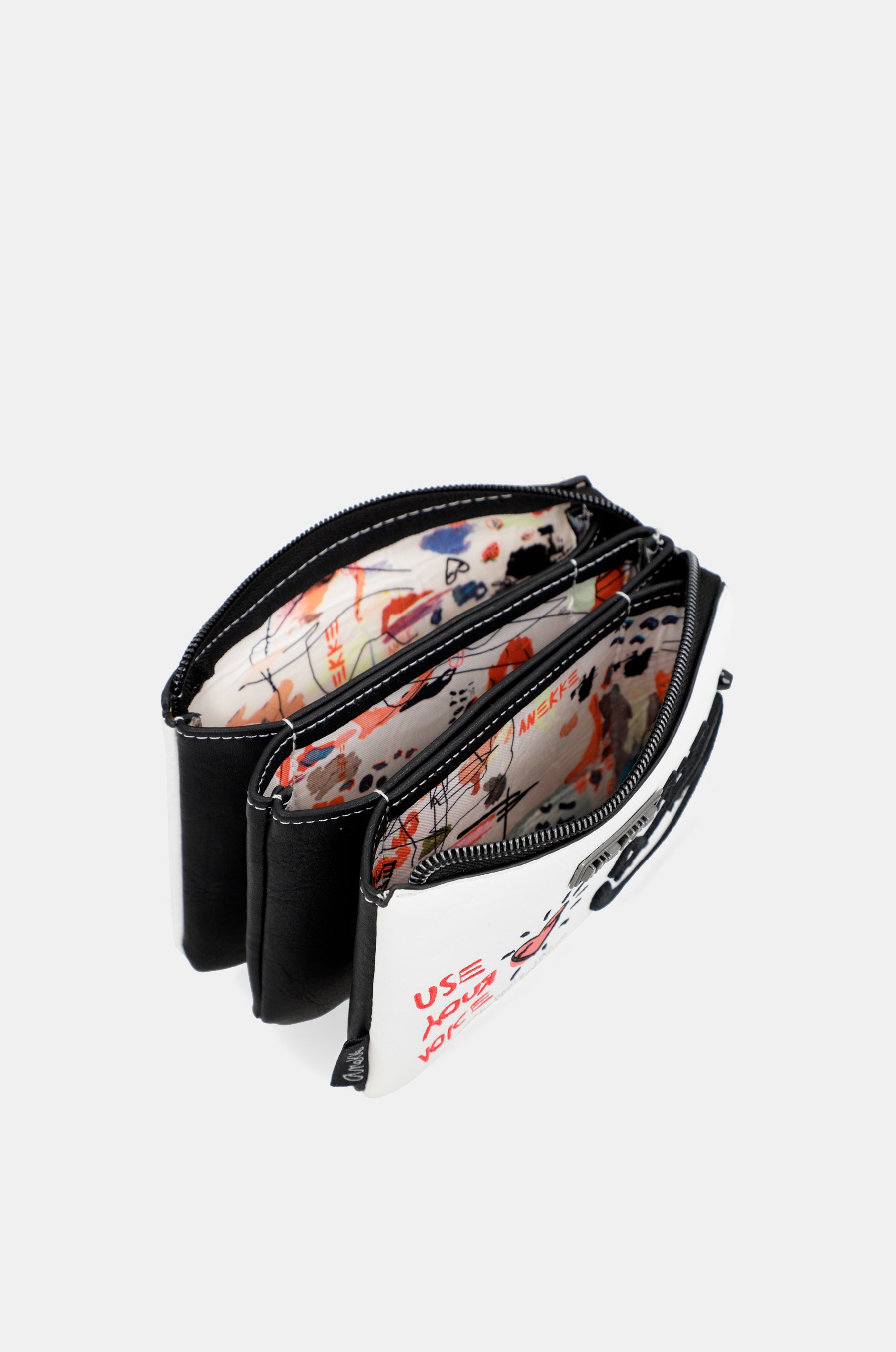 White triple compartment purse Energy