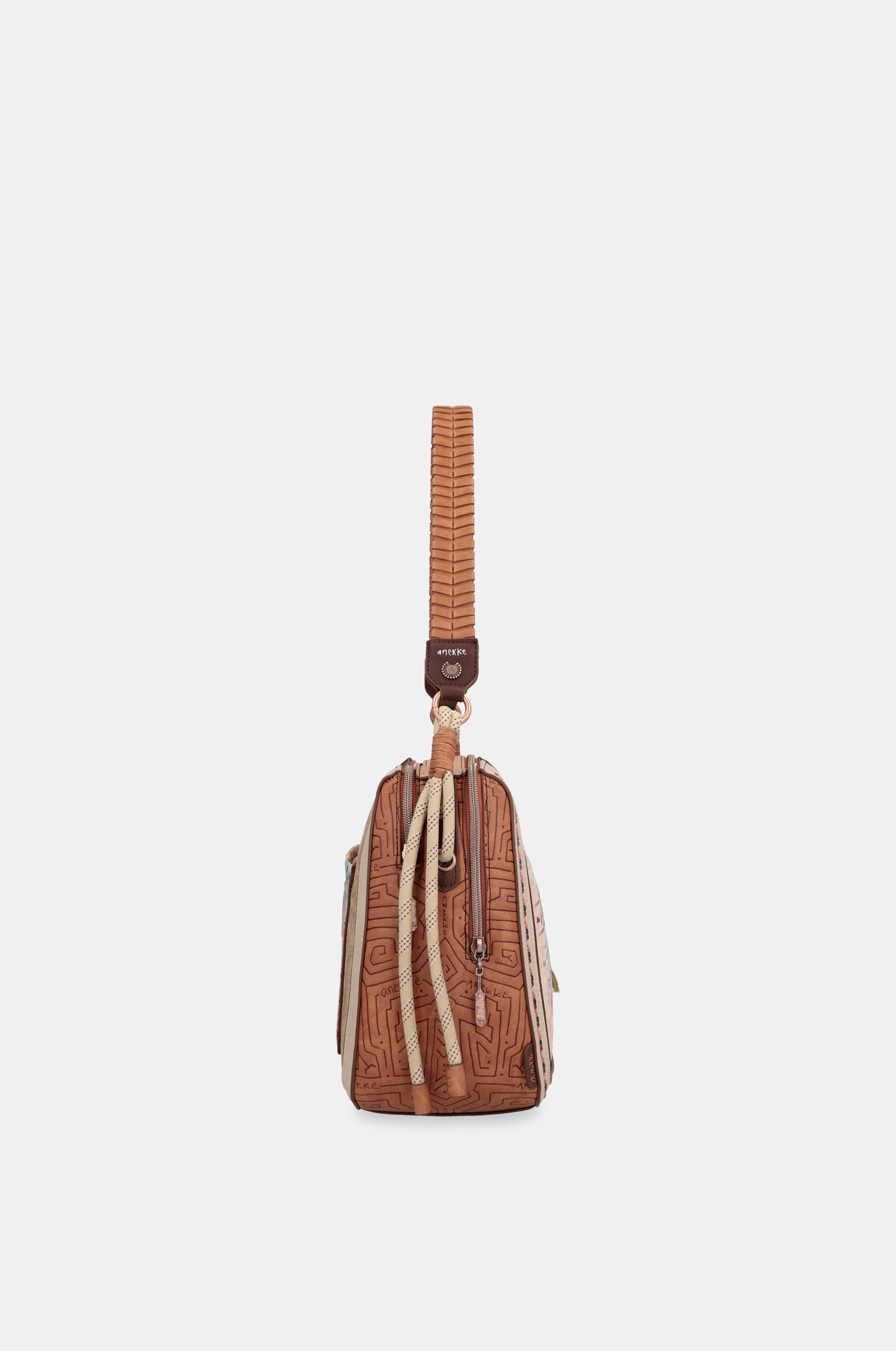 Menire crossbody bag with shoulder strap