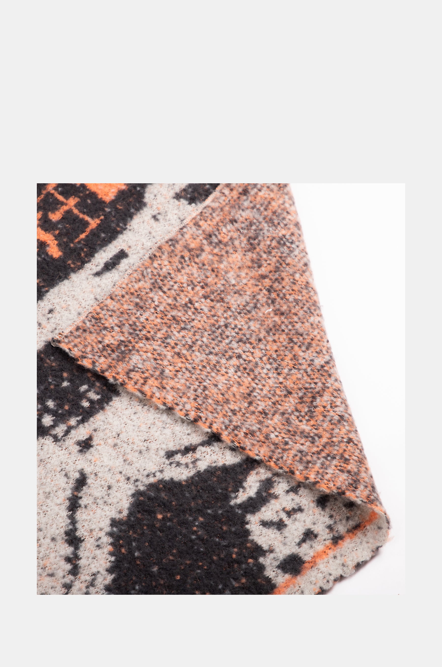 Black and white Contemporary scarf.
