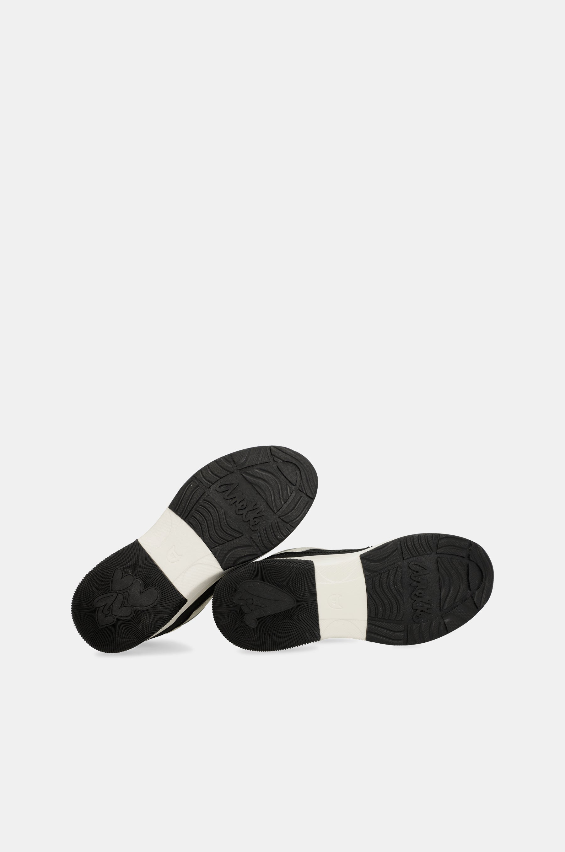 Fashion black & white sneakers