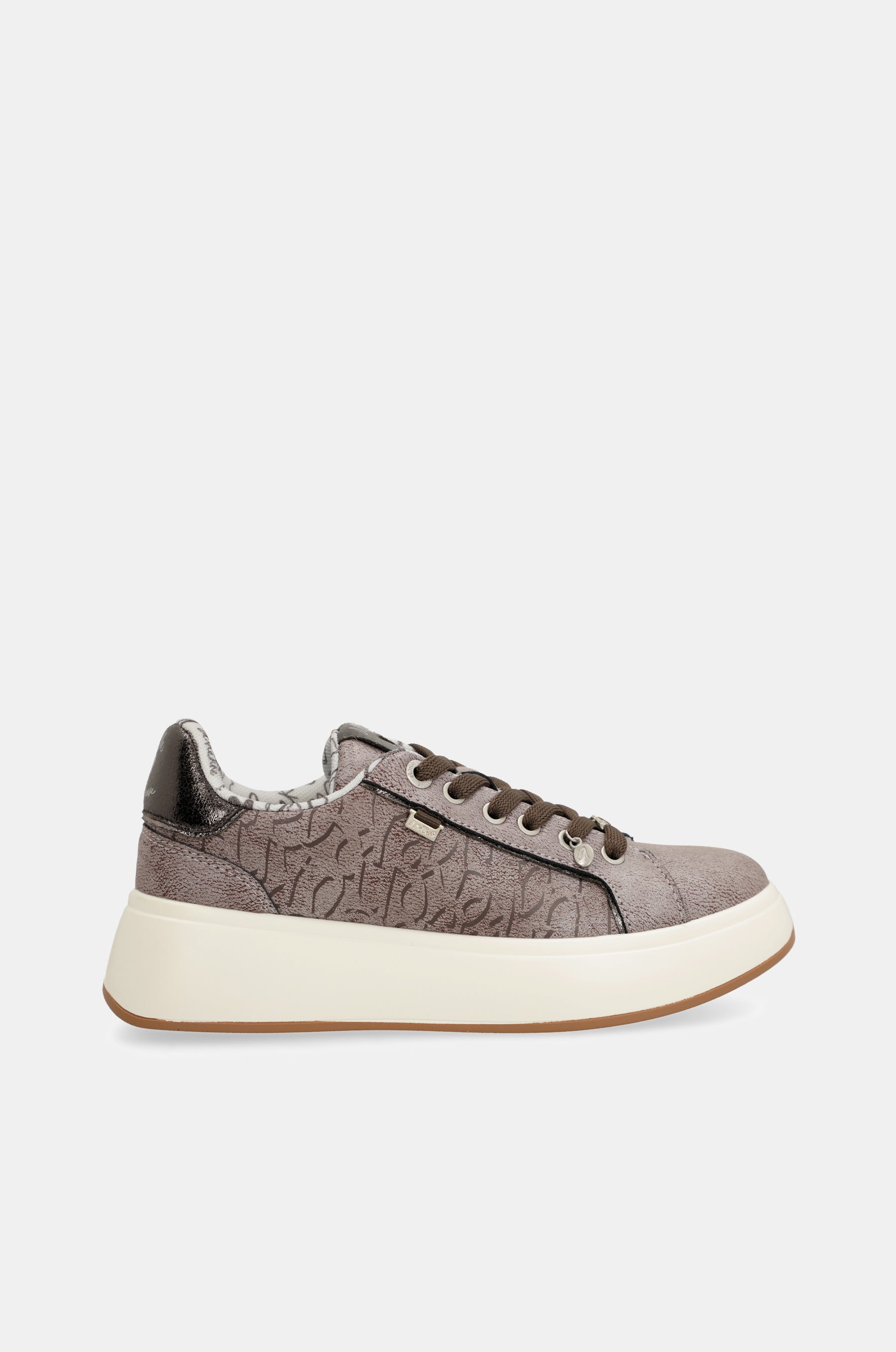 Casual ecru sneakers