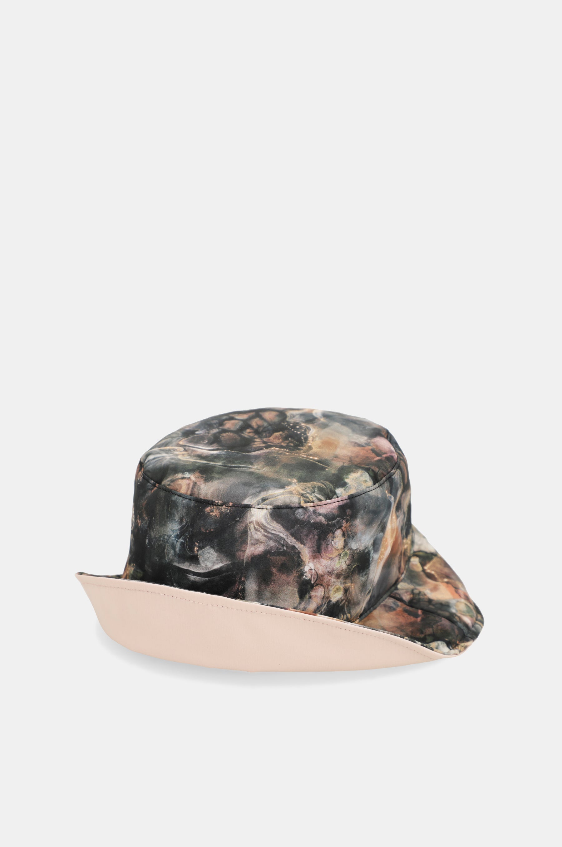 Dreamverse reversible bucket hat