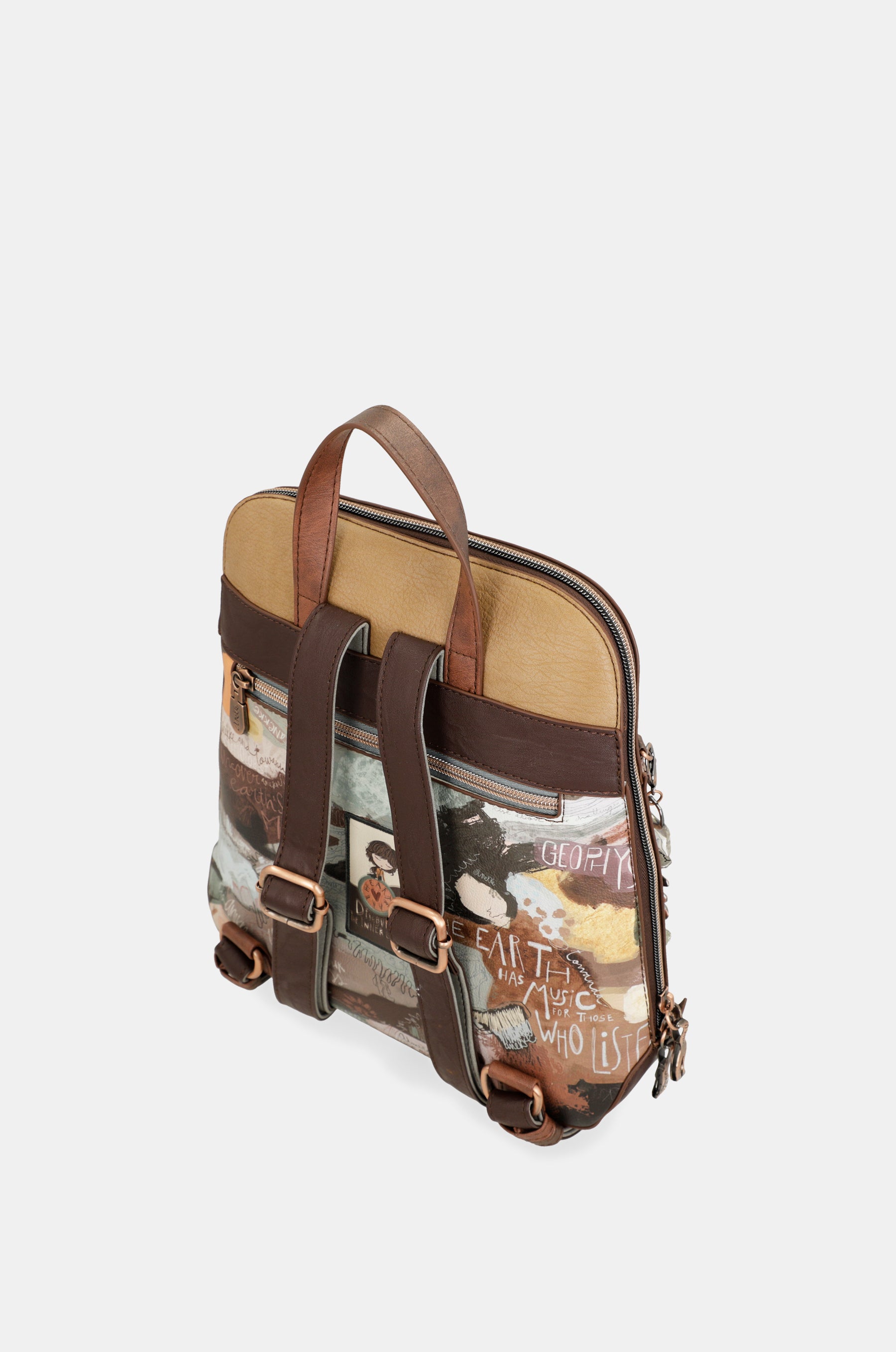 Core medium backpack for leisure use