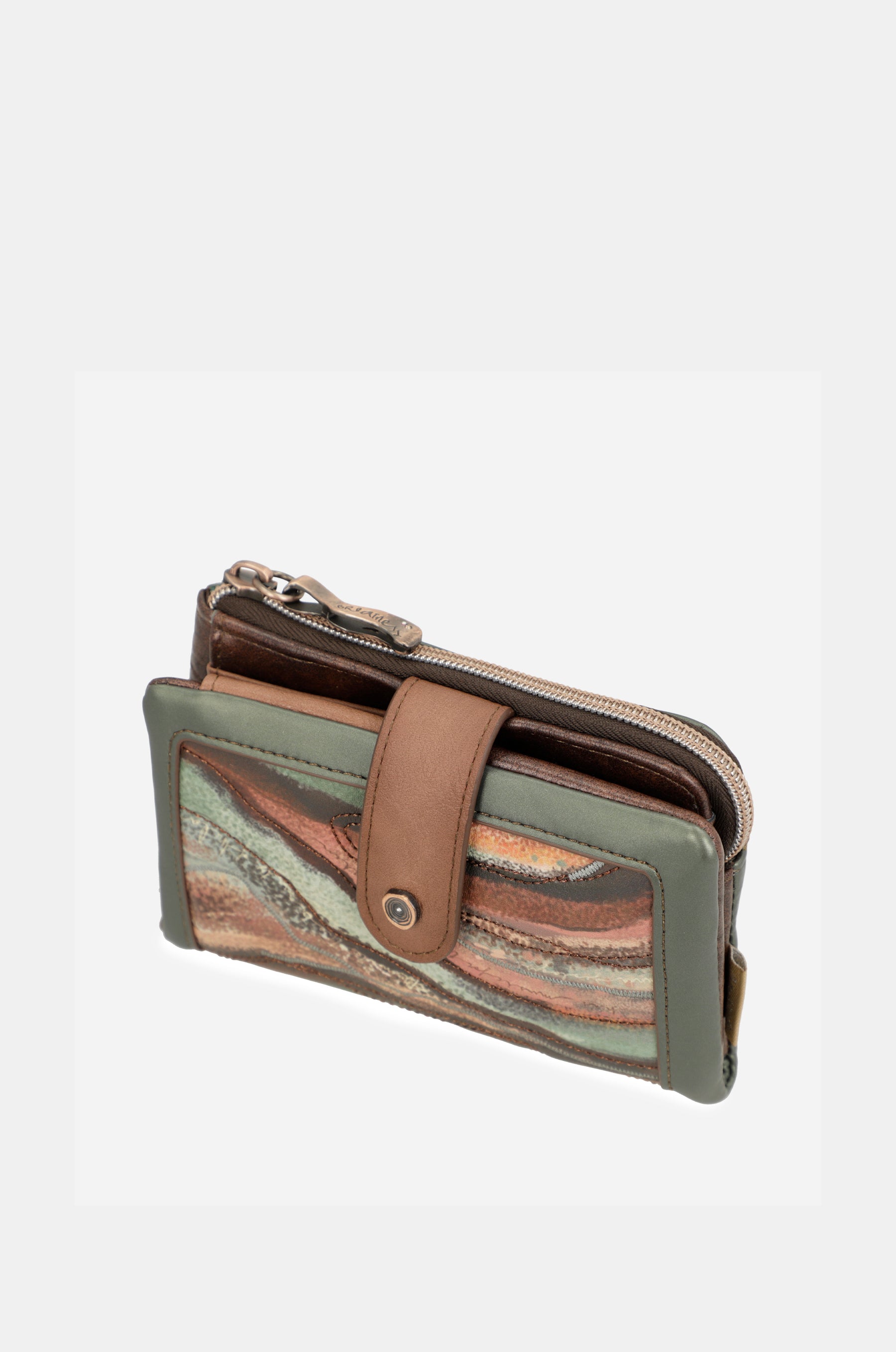 Outer medium wallet