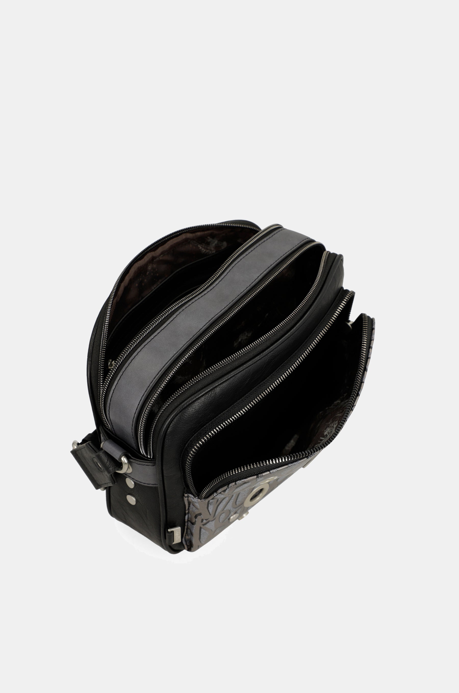 Crust medium crossbody bag with pockets