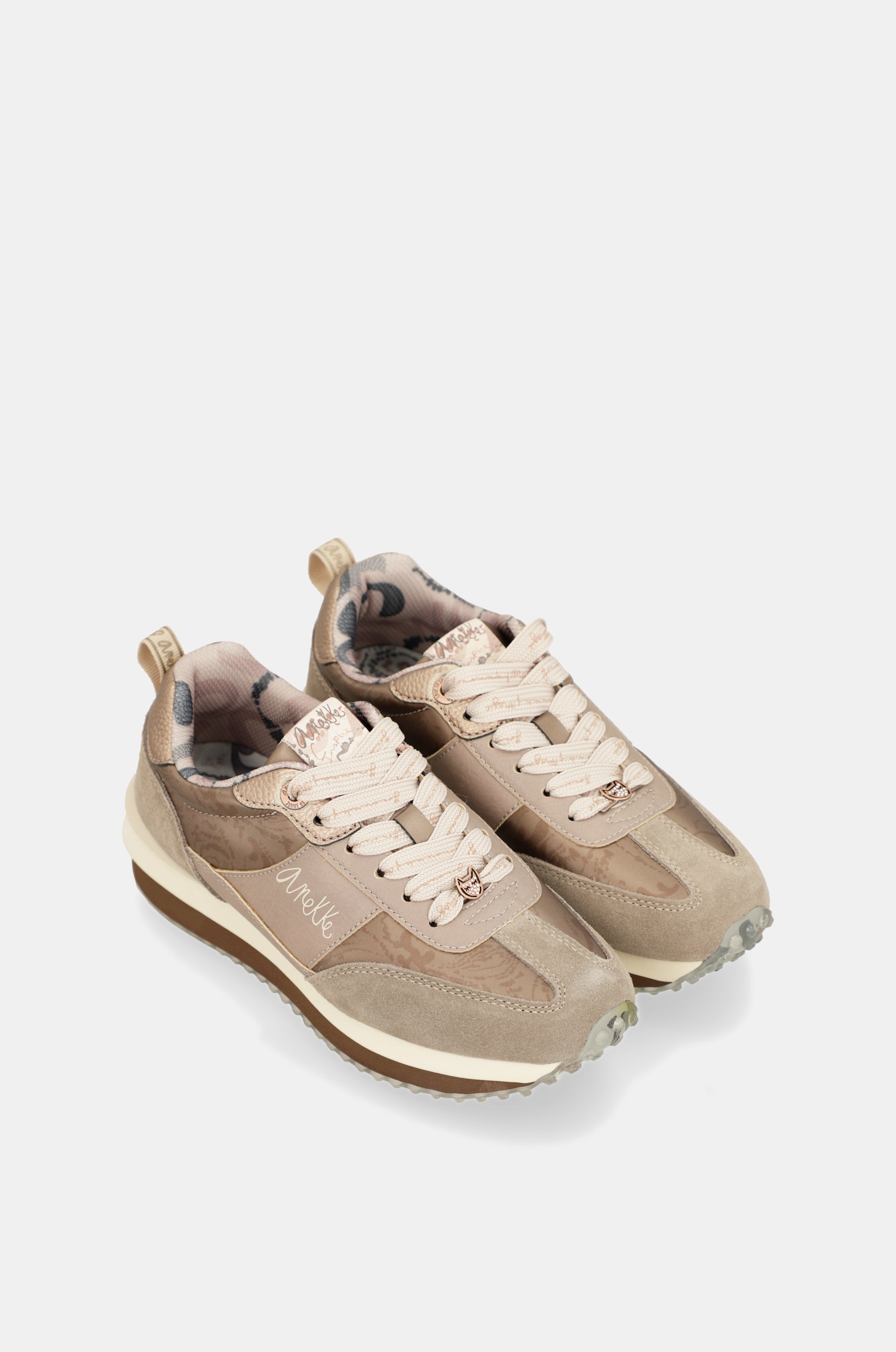 Beige sneakers with multicoloured sole
