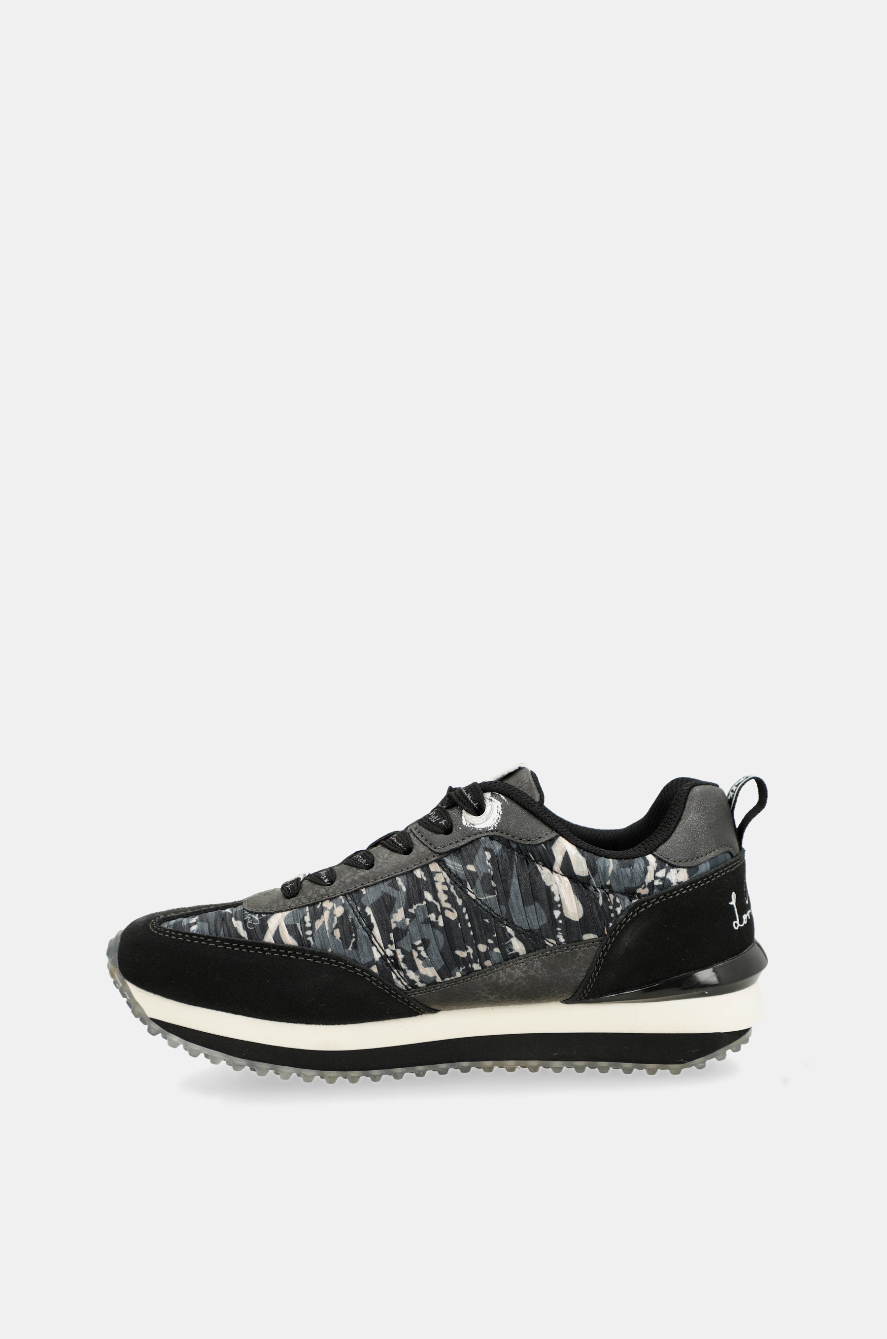 Black sneakers with multicoloured sole