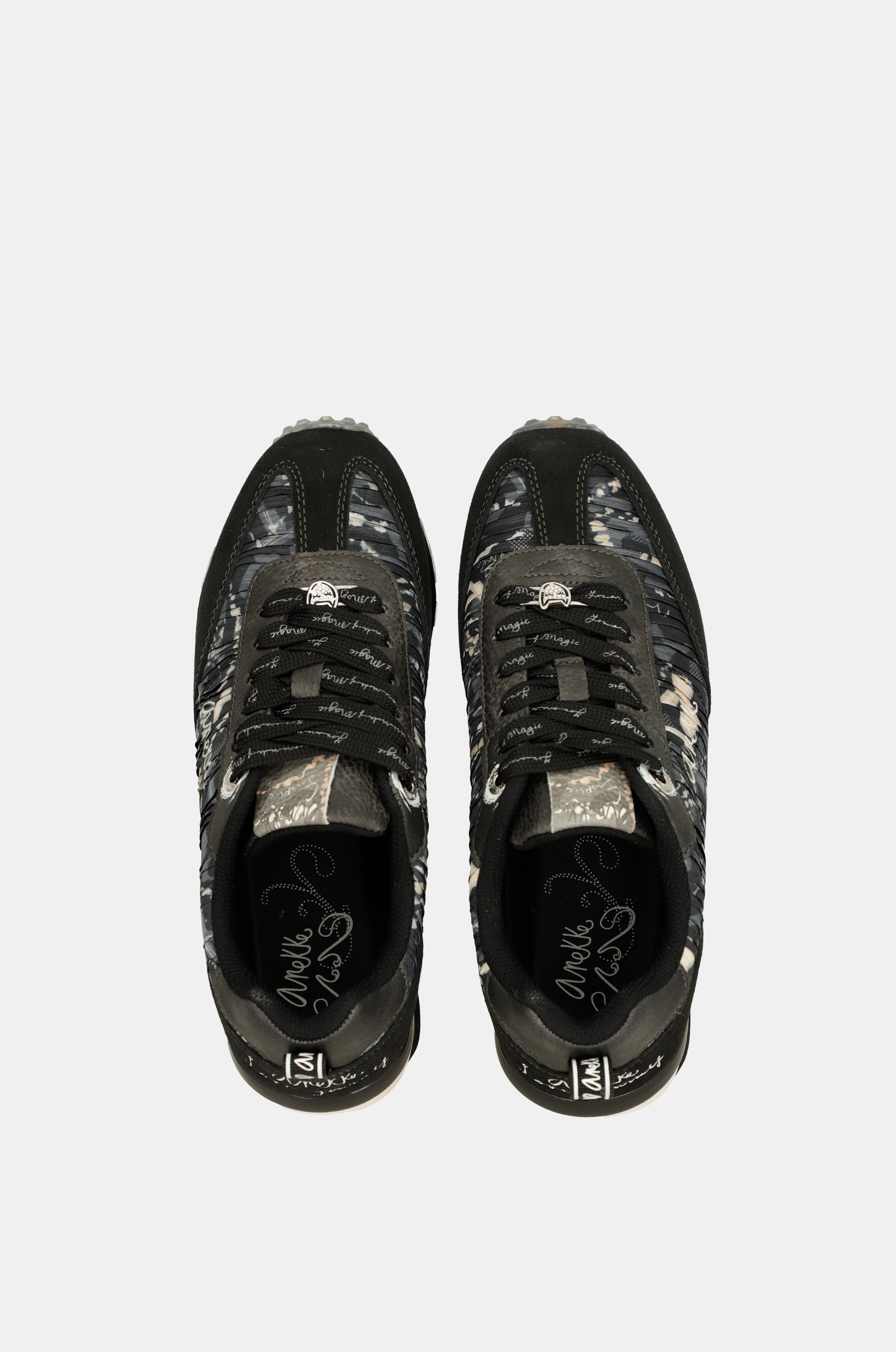 Black sneakers with multicoloured sole