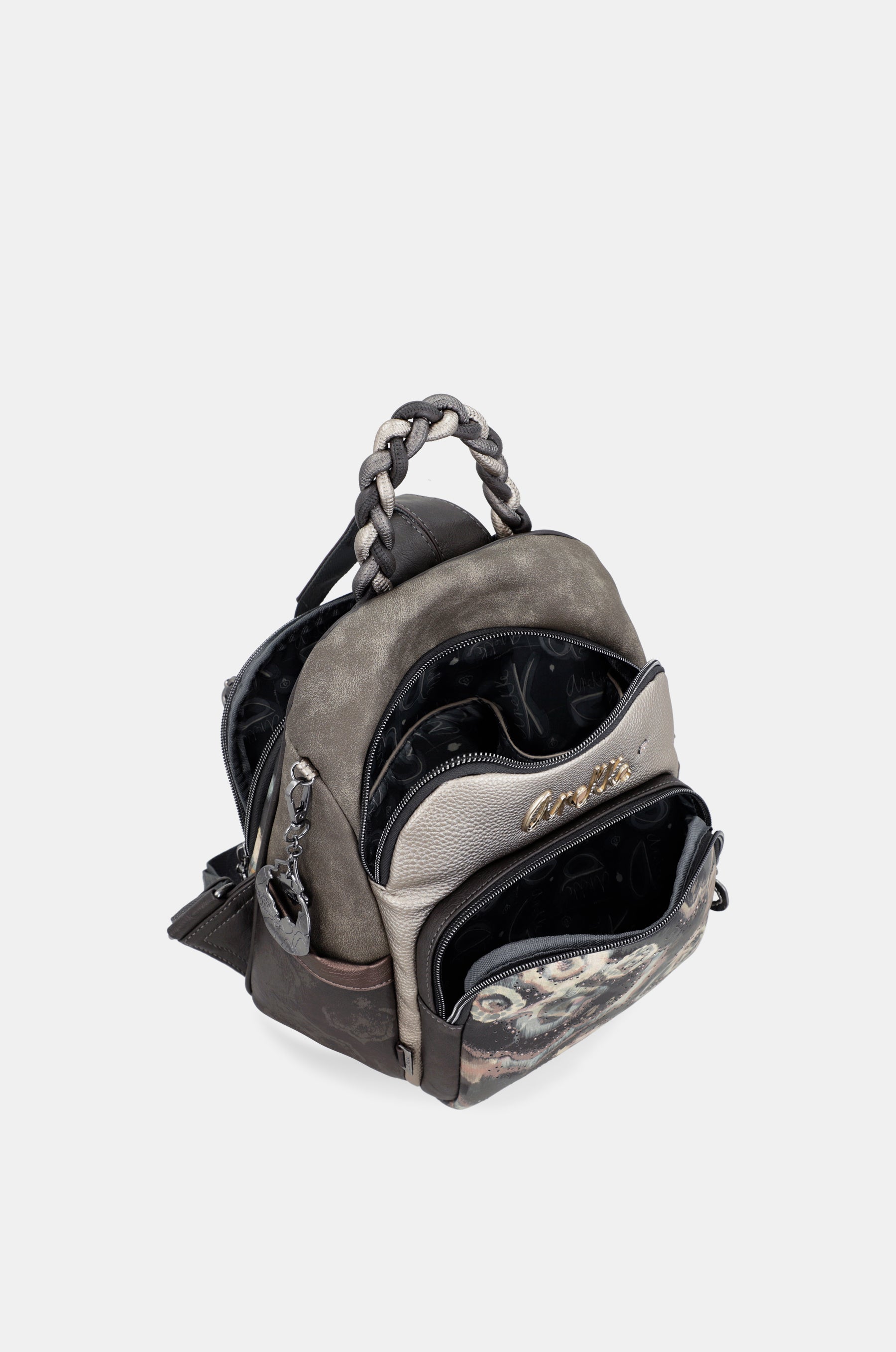 Manifesto anti-theft backpack