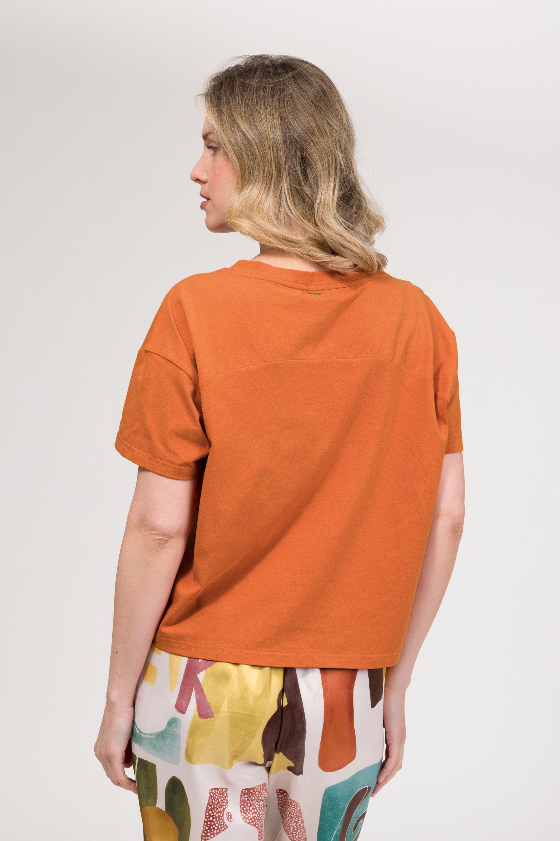 Orange short-sleeve T-shirt