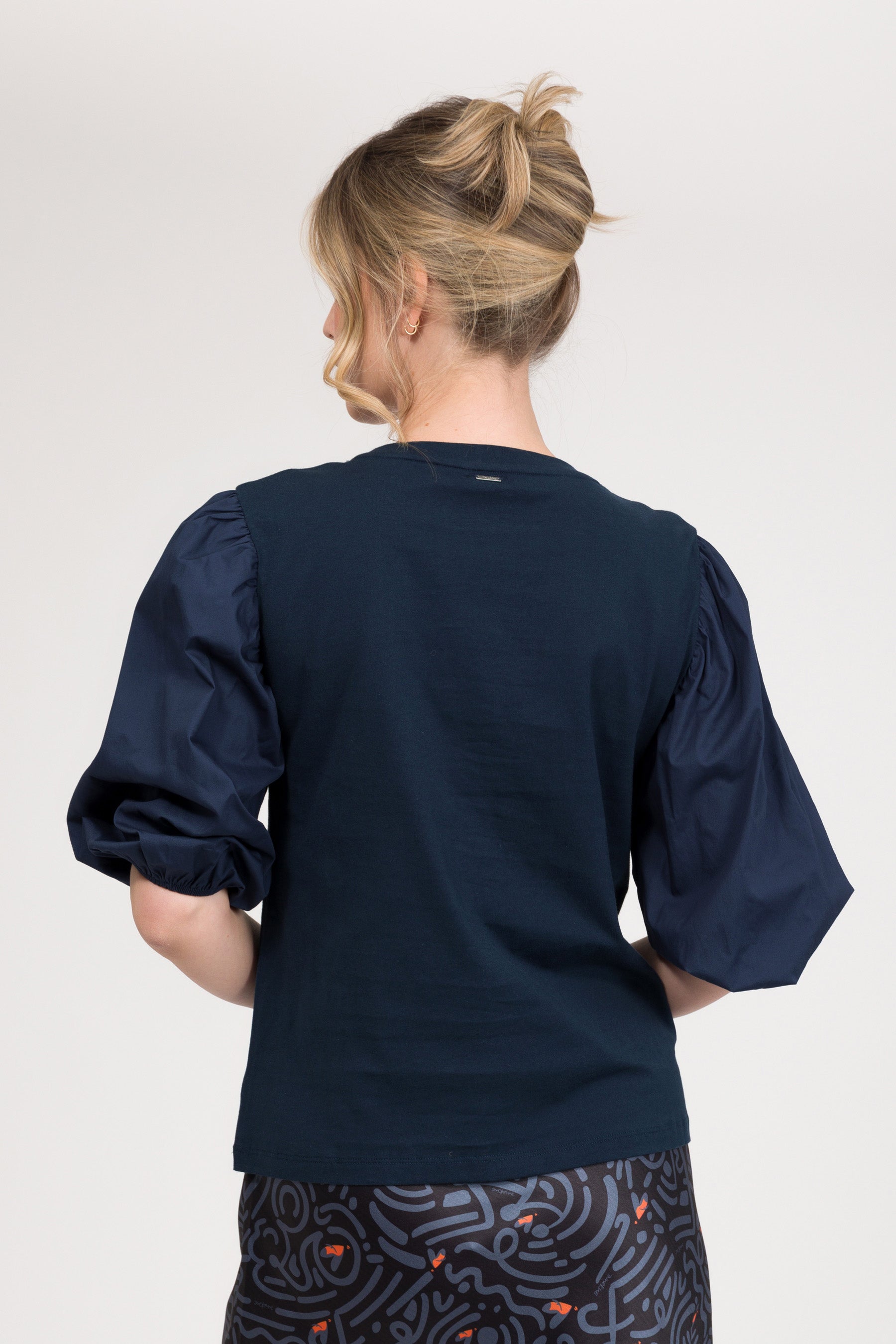 Navy-blue puff-sleeve T-shirt