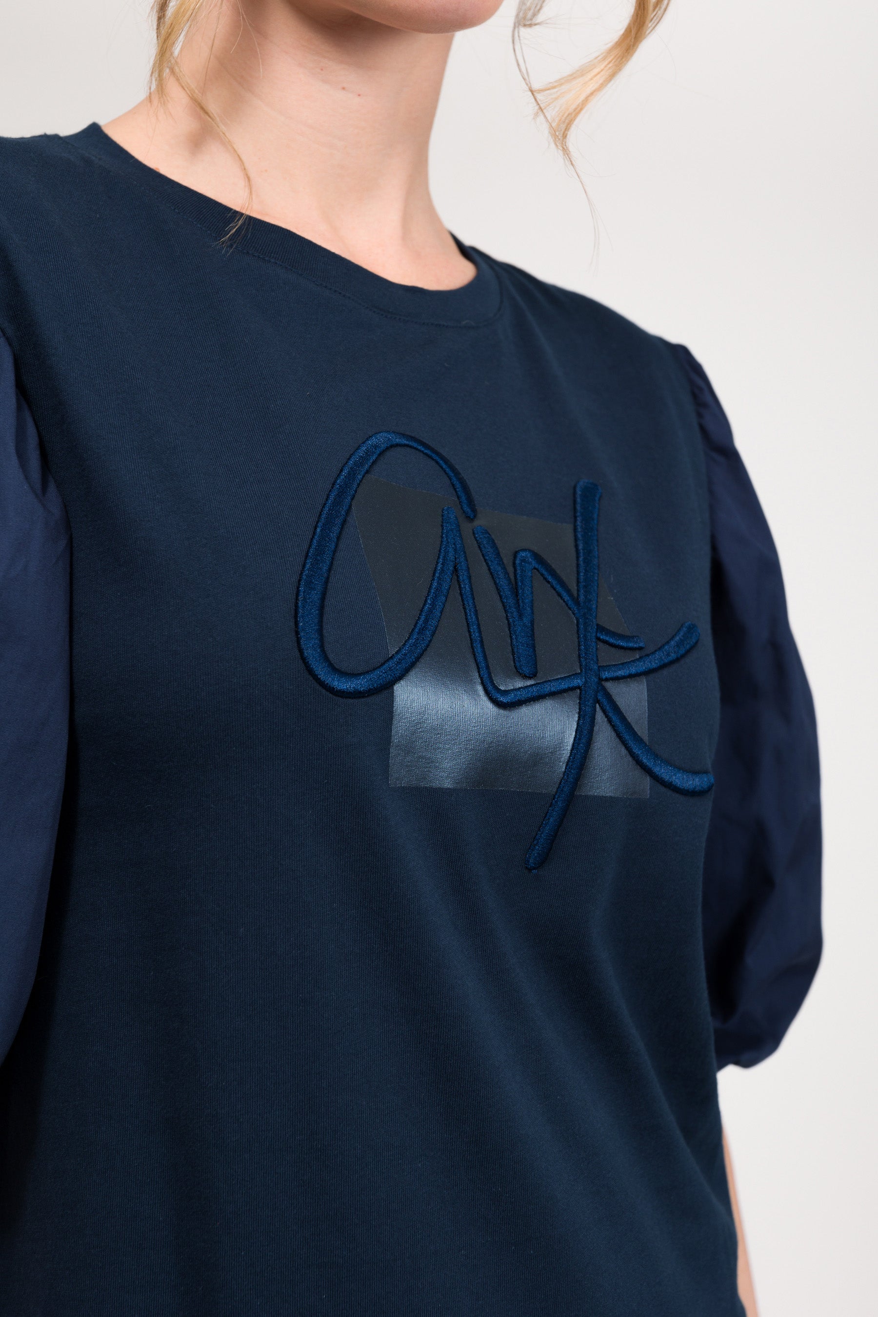 Navy-blue puff-sleeve T-shirt