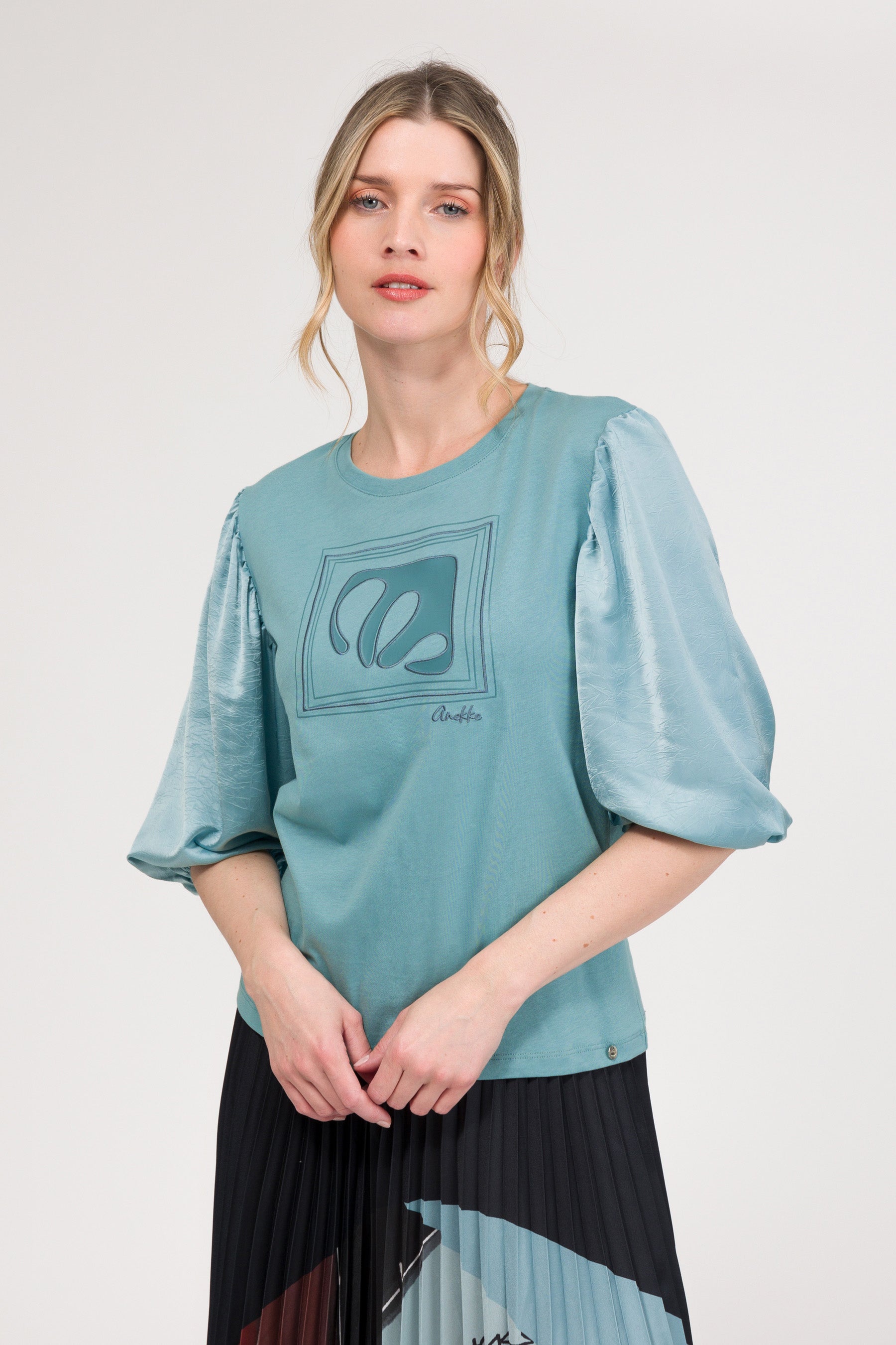 Blue puff-sleeve T-shirt