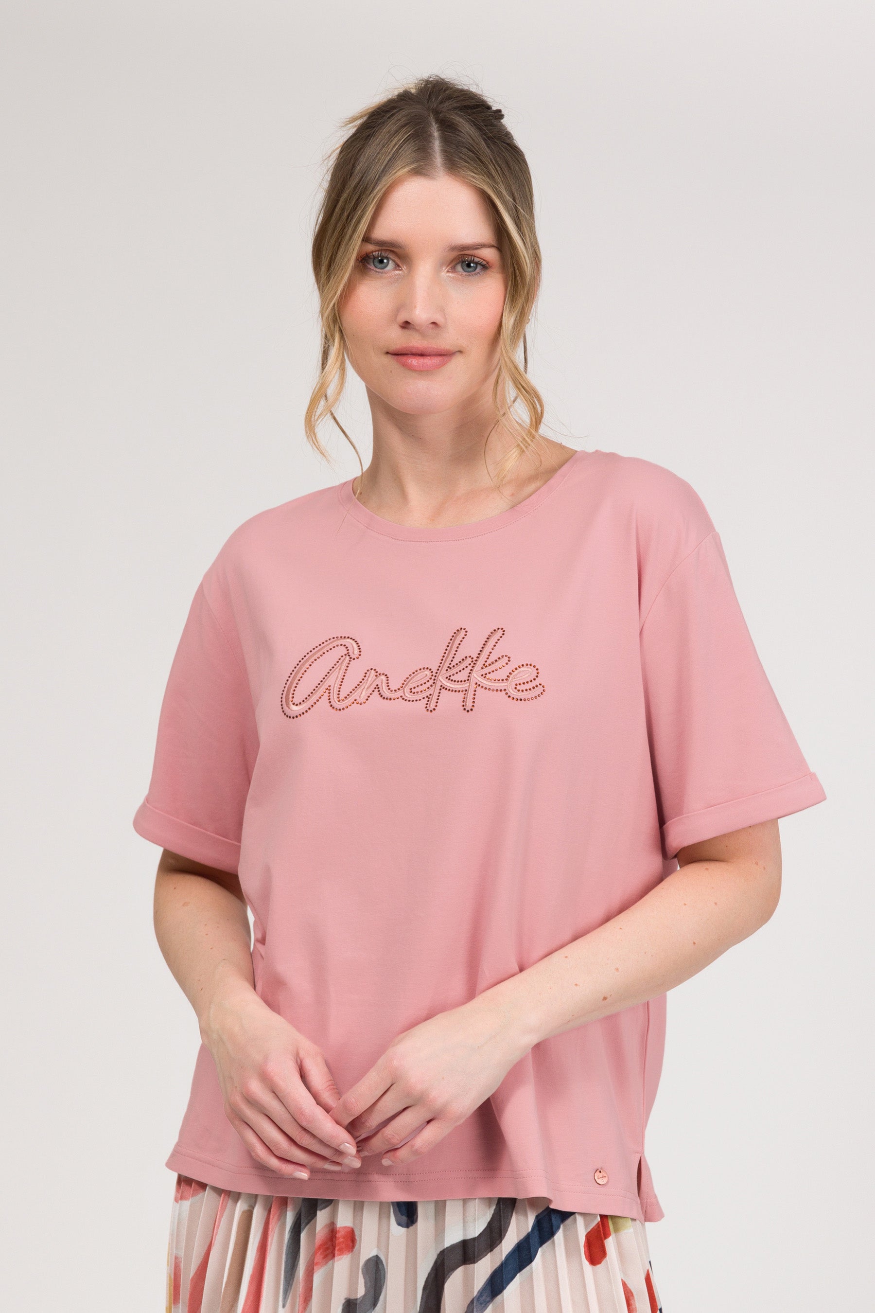 Pink short-sleeve T-shirt with logo