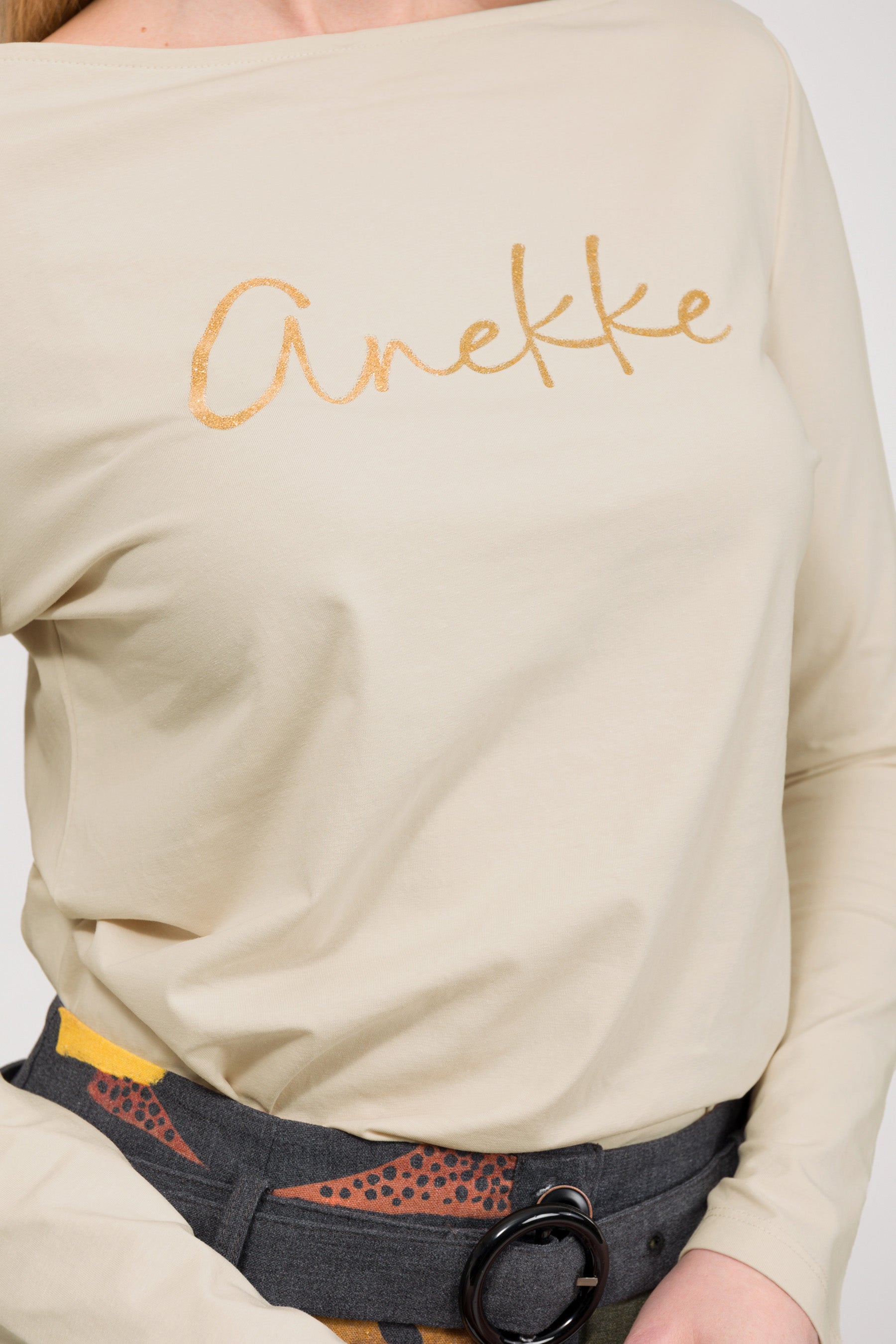 Beige long-sleeve T-shirt with logo