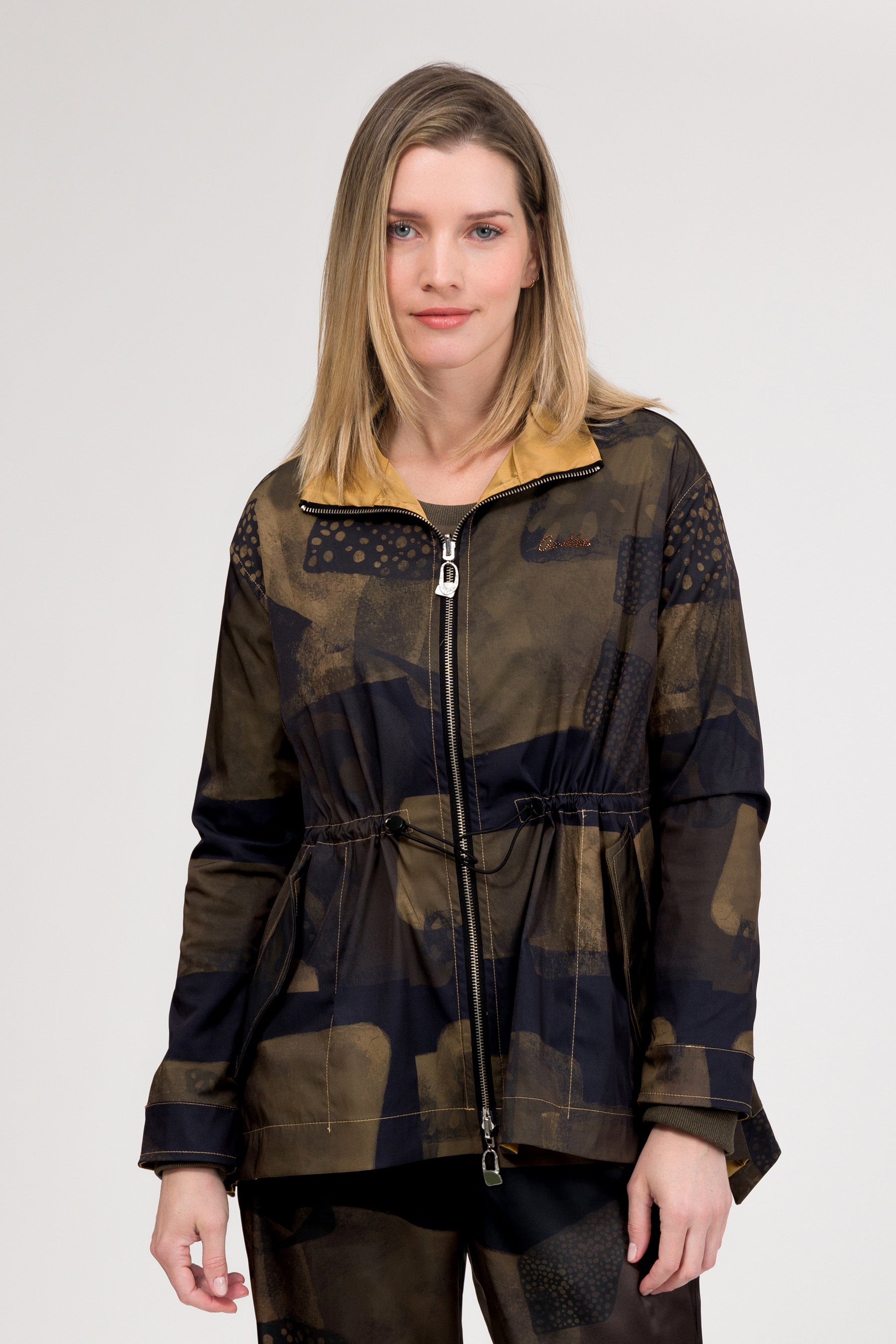 Lightweight reversible jacket