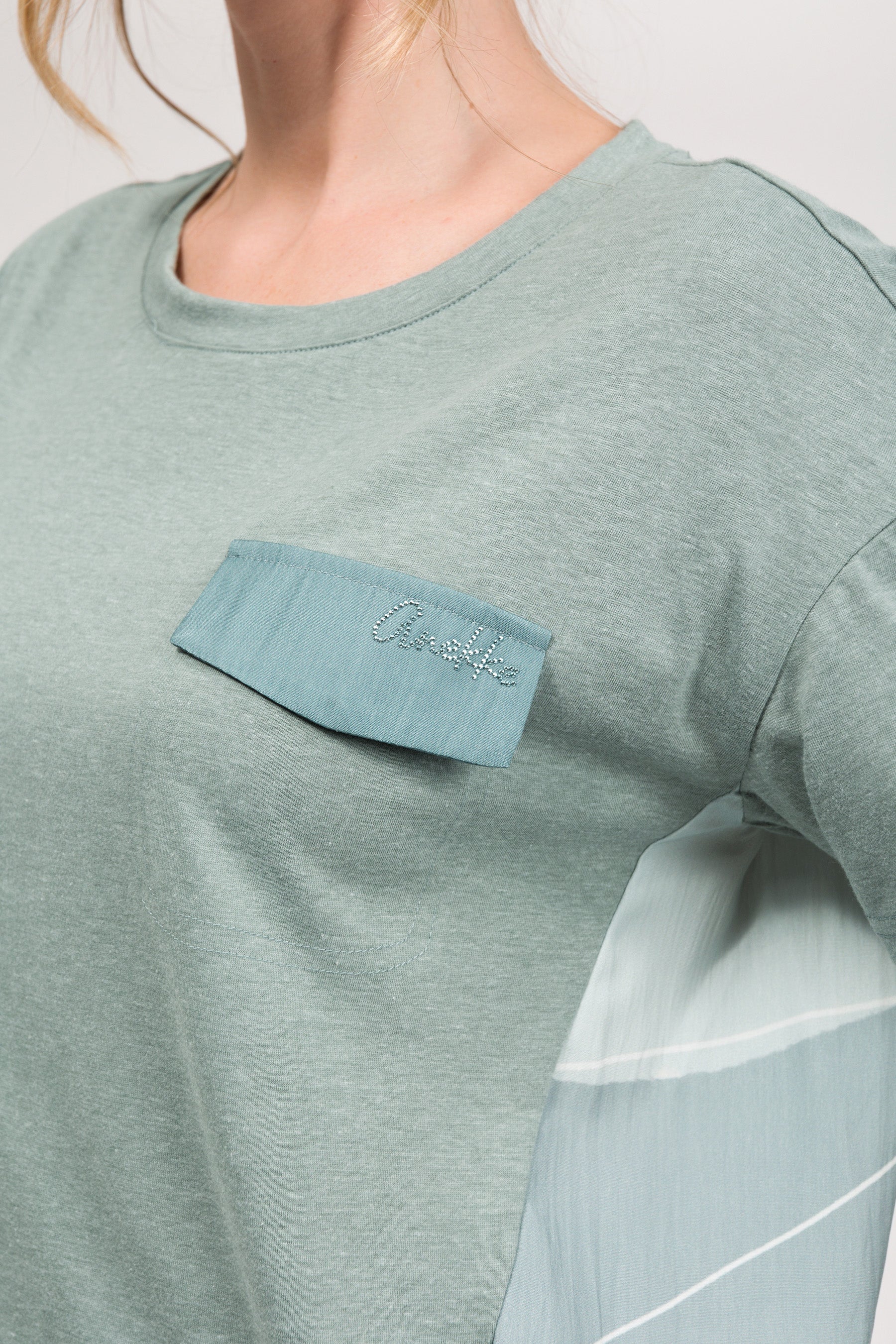 Blue short-sleeve T-shirt