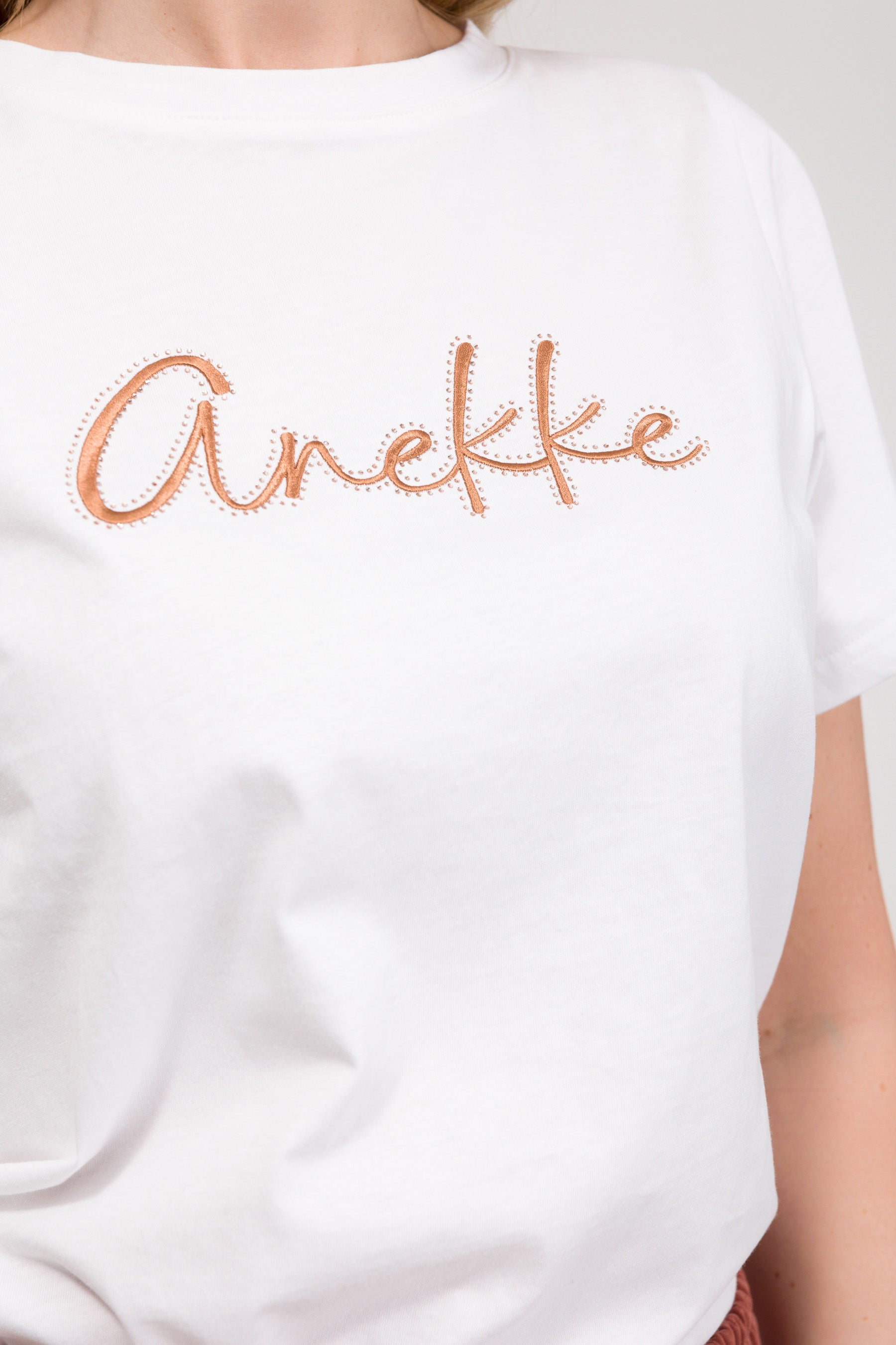 White short-sleeve T-shirt