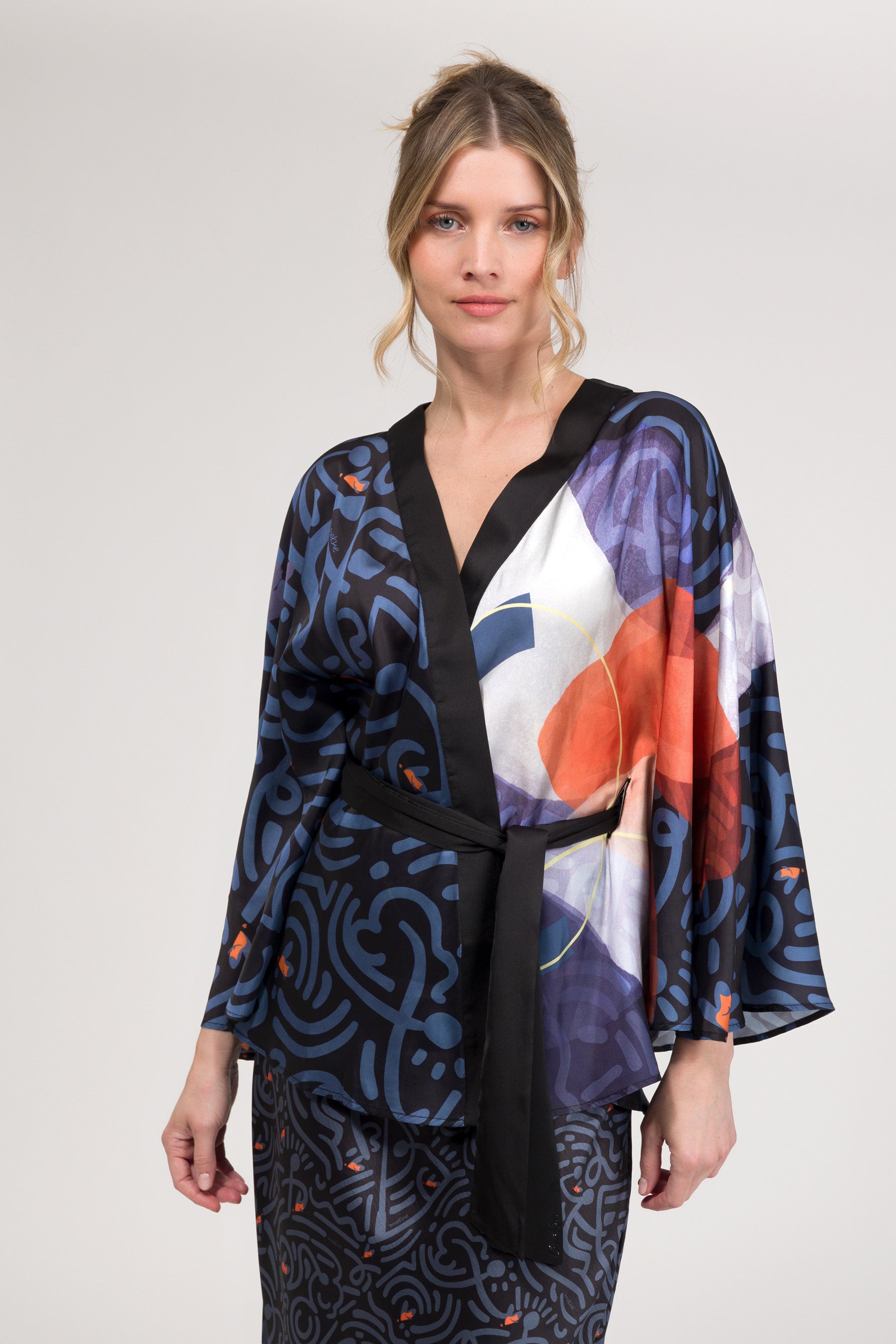 Fluid printed kimono