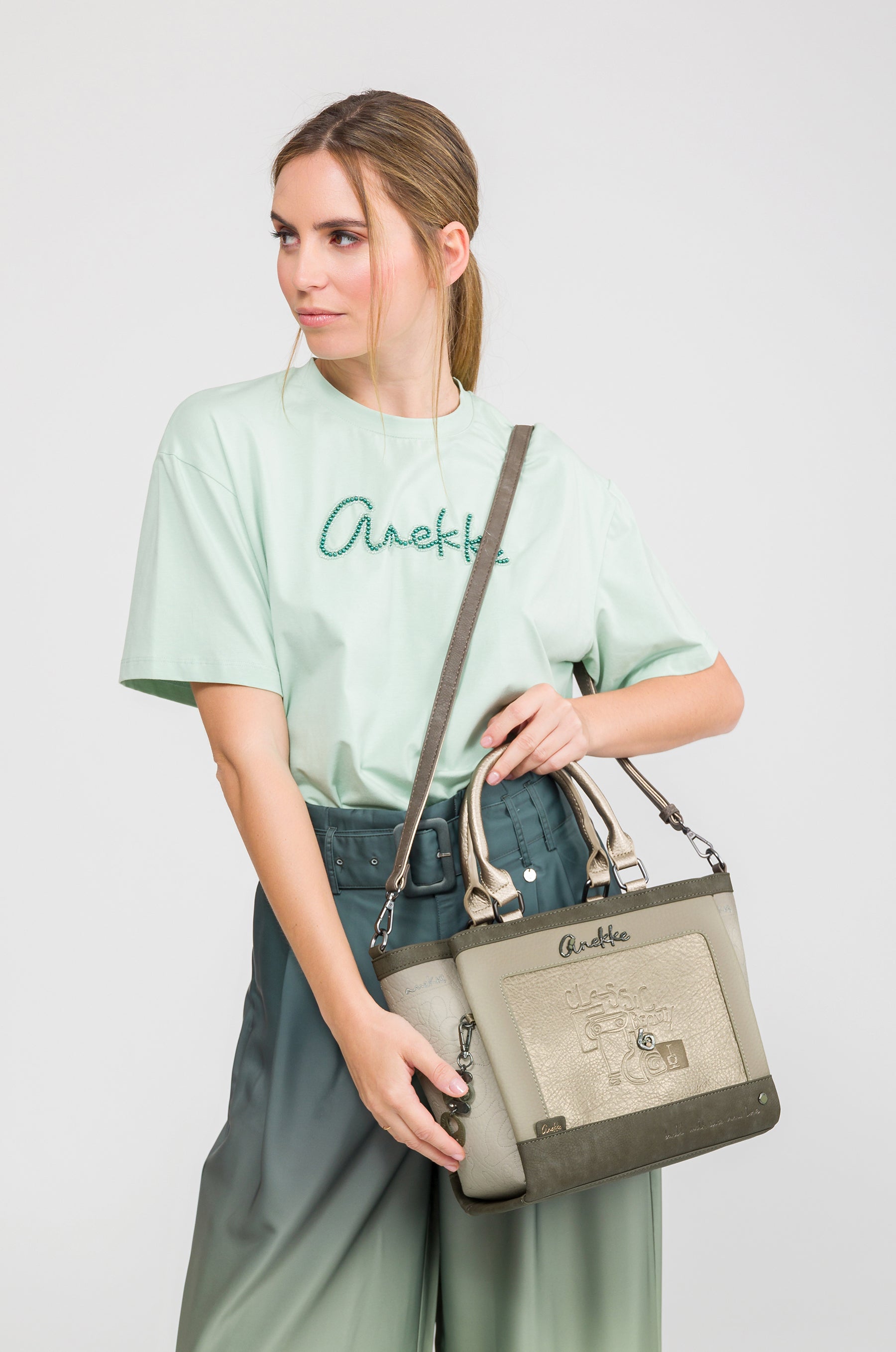 Short-handle bag Amphora