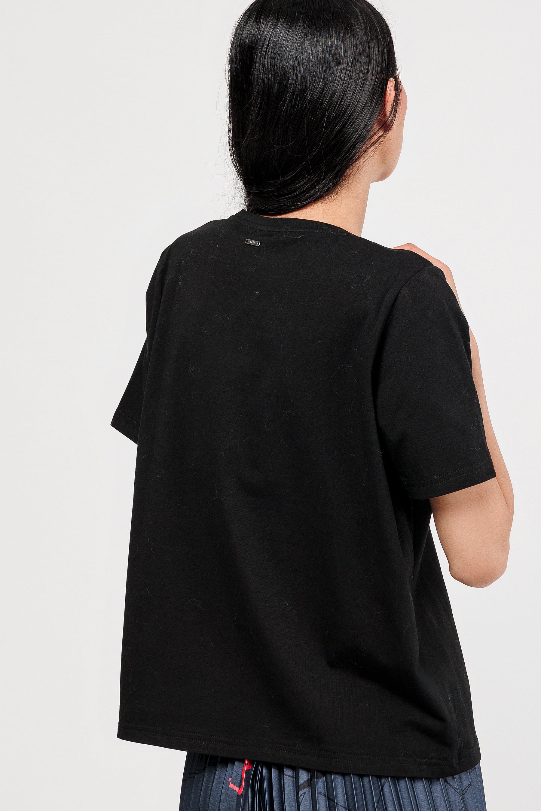 Black short-sleeved T-shirt with silver and bronze details