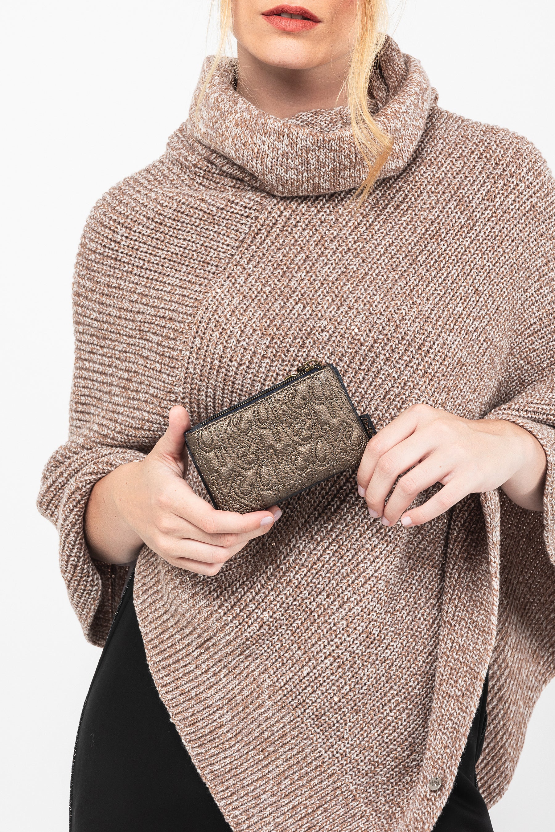 Boutique coin purse with flap