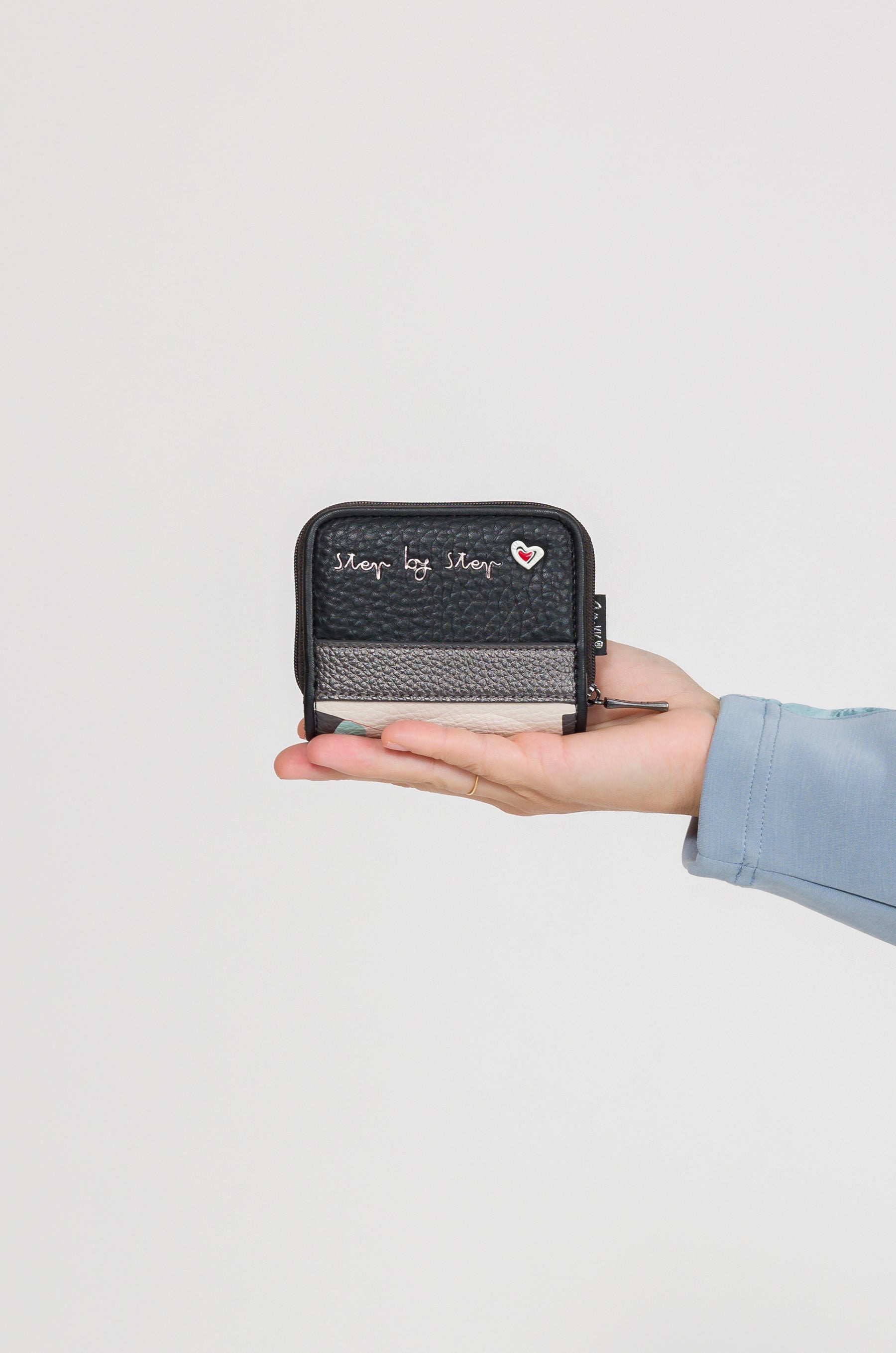 Small rigid wallet Eikon