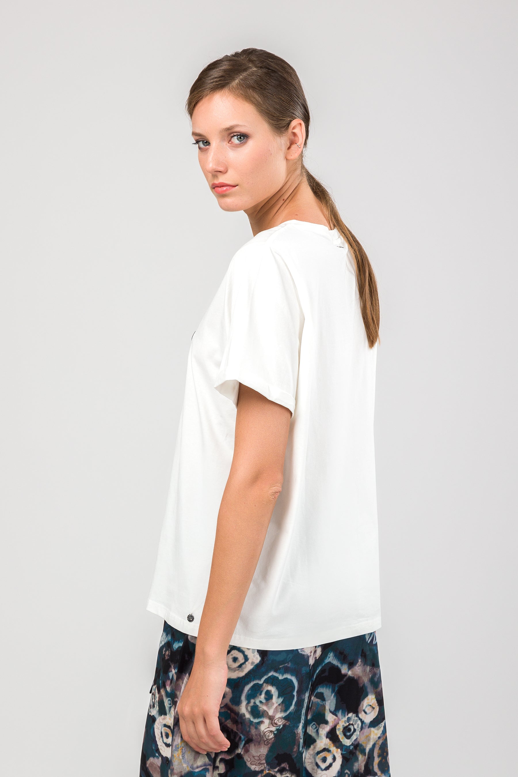 Studio white short sleeve T-shirt
