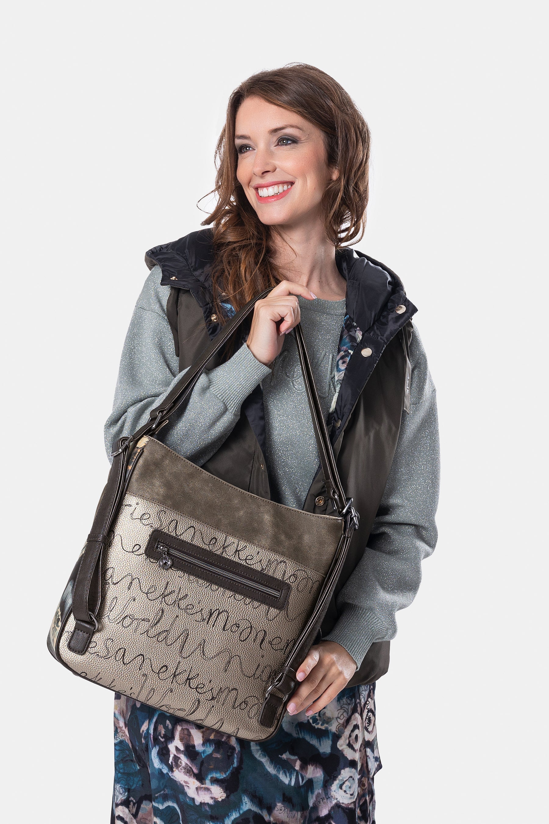 Real bag convertible into backpack