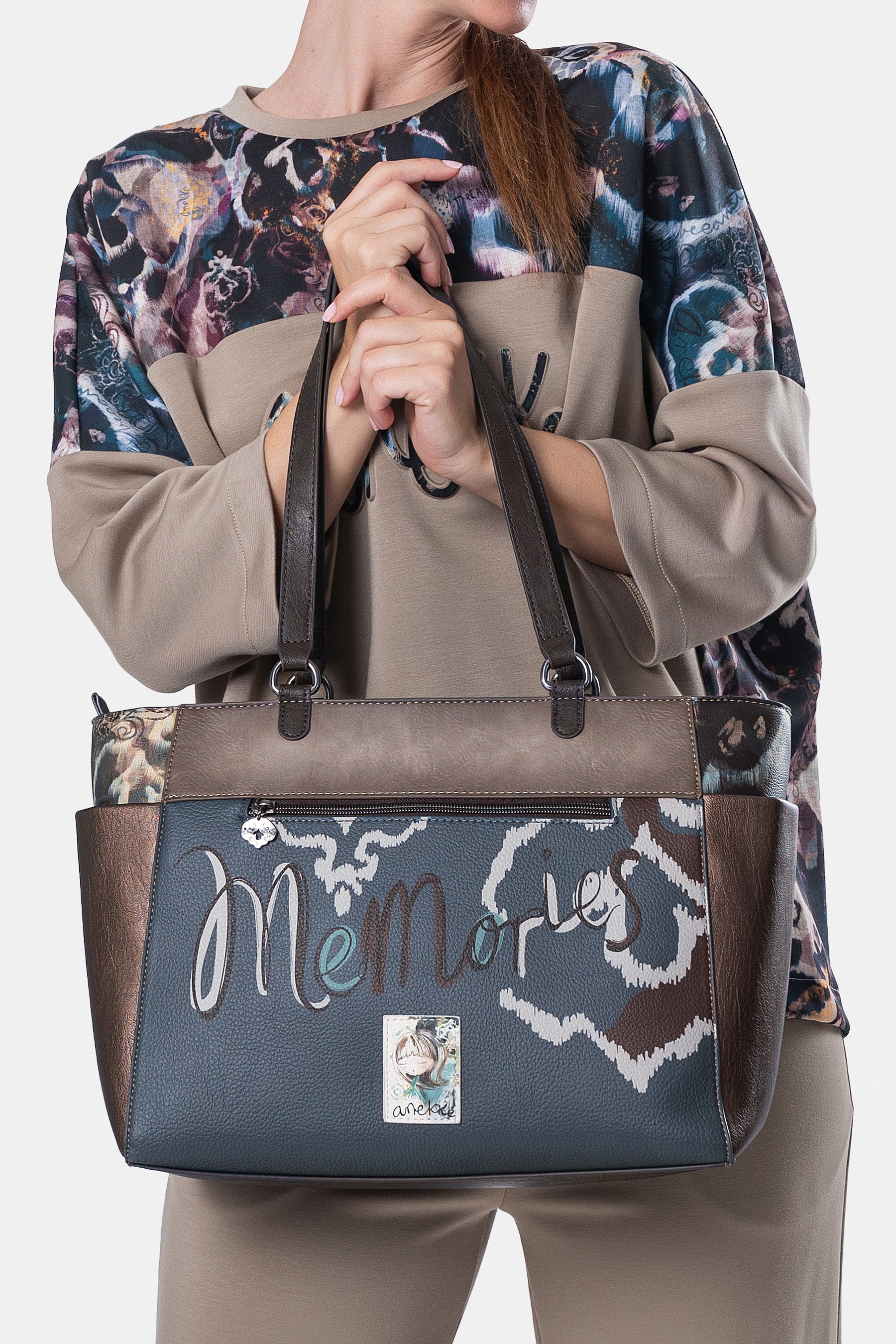 Manifesto large shoulder bag