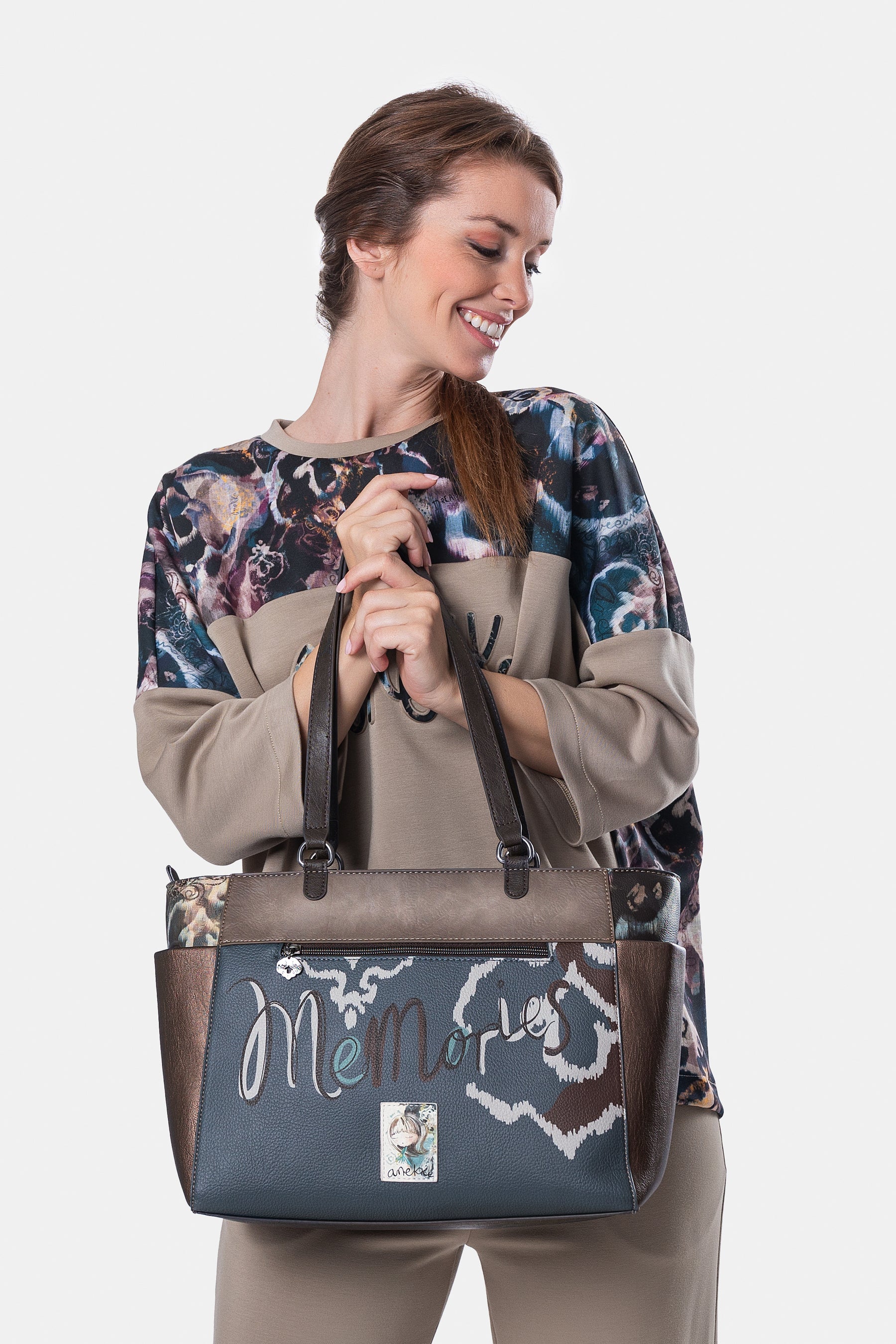 Manifesto large shoulder bag