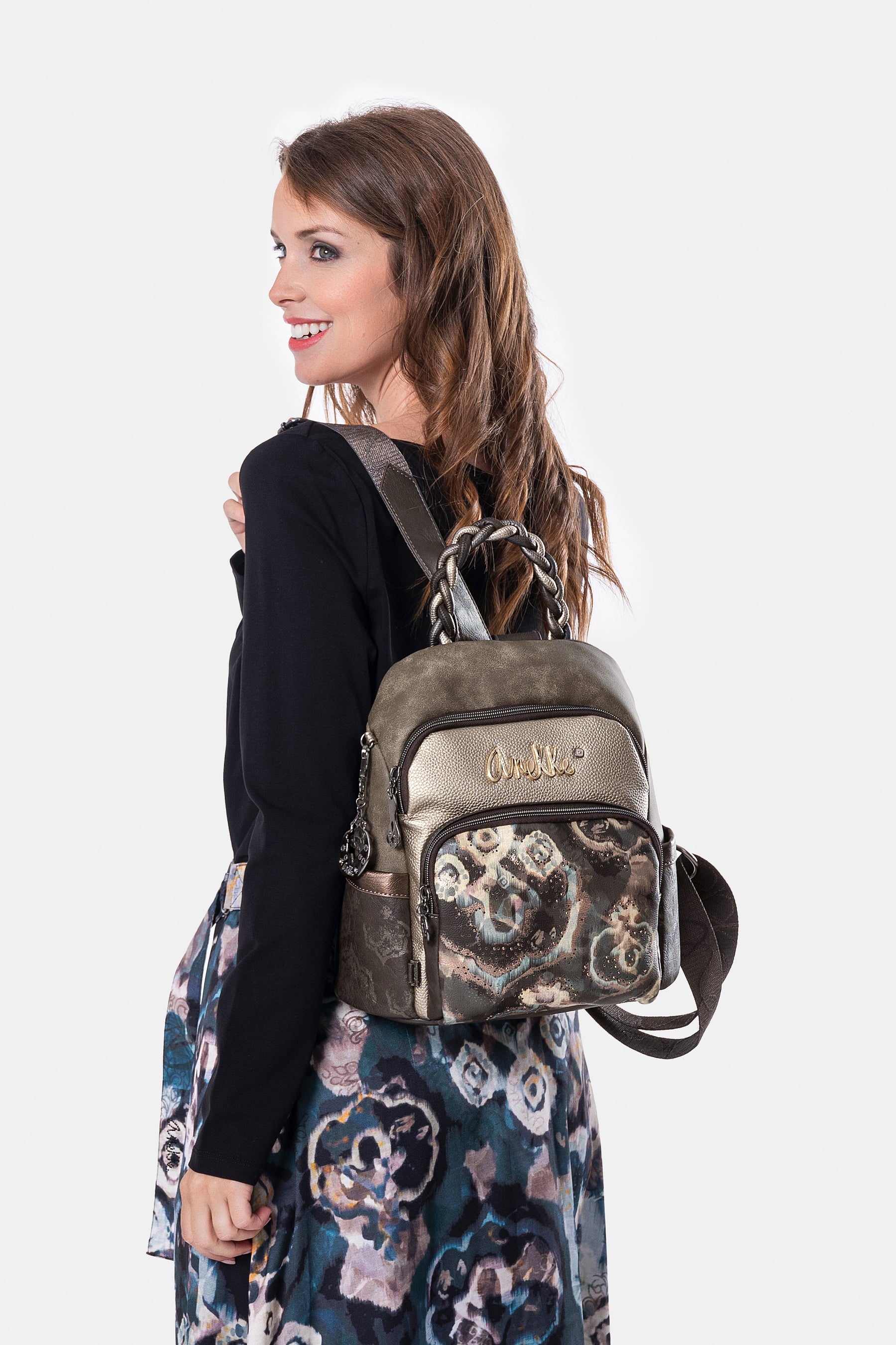 Manifesto anti-theft backpack