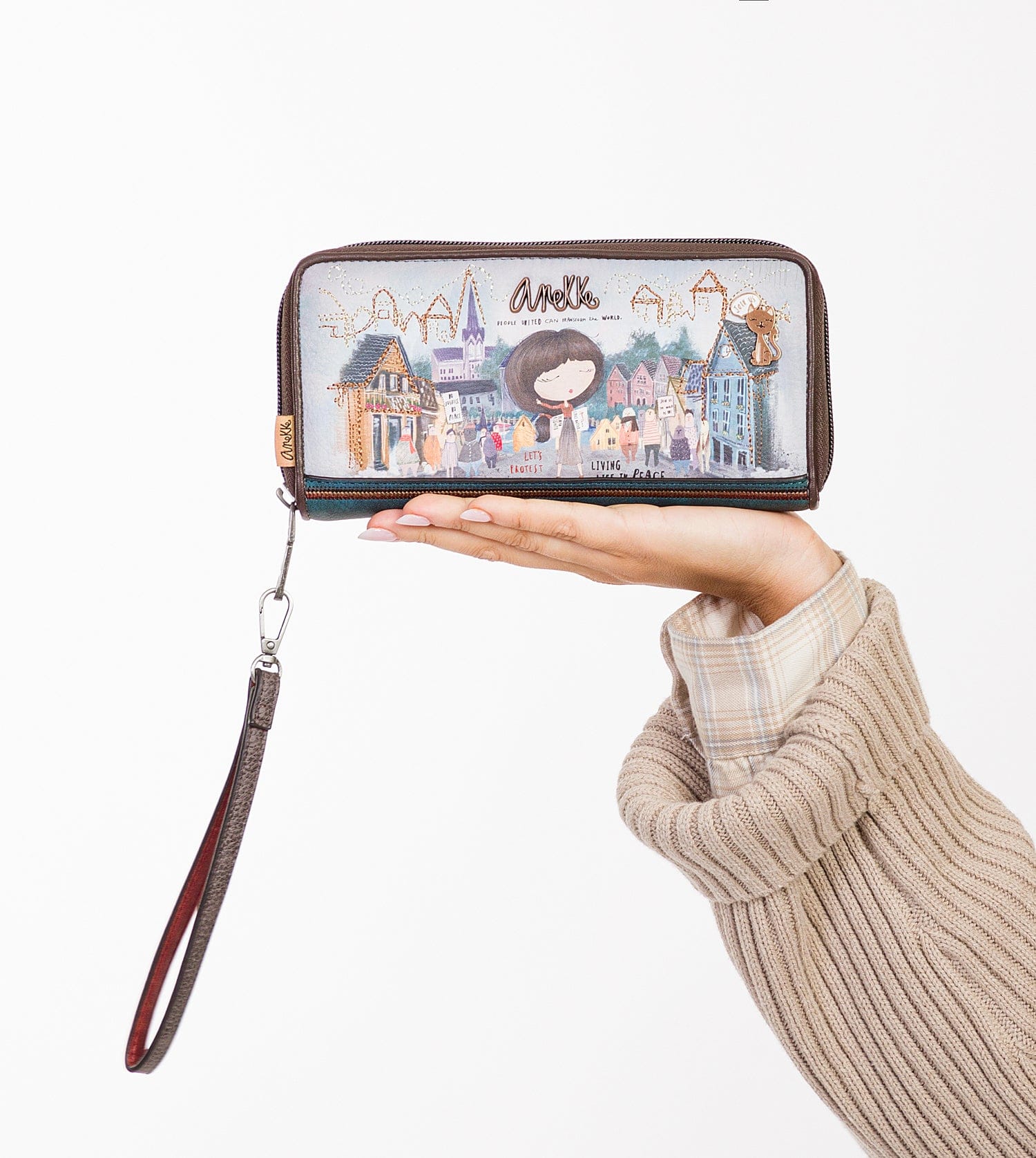 Wallet with hand strap Voice