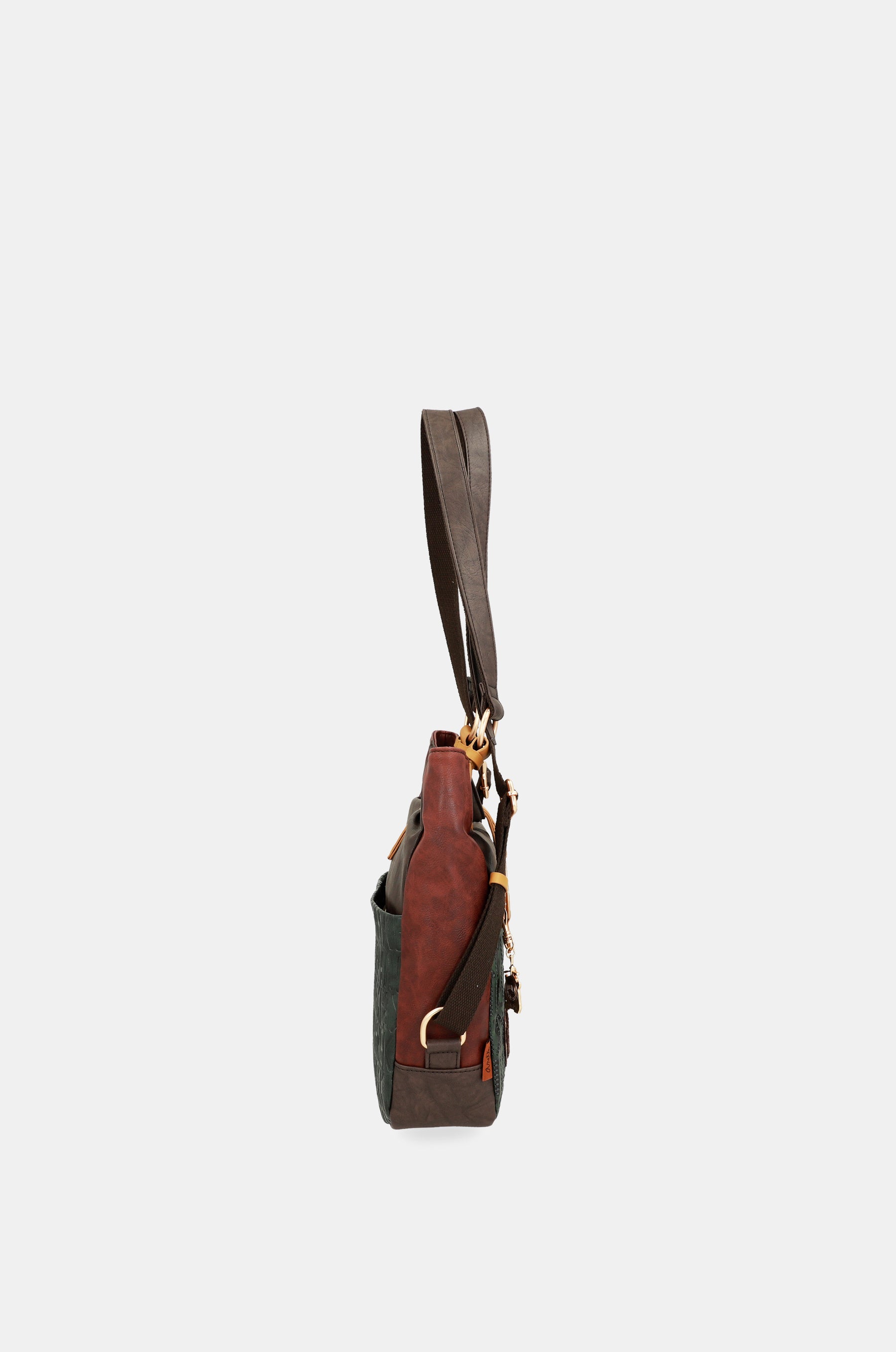 Urban shoulder bag convertible into a backpack
