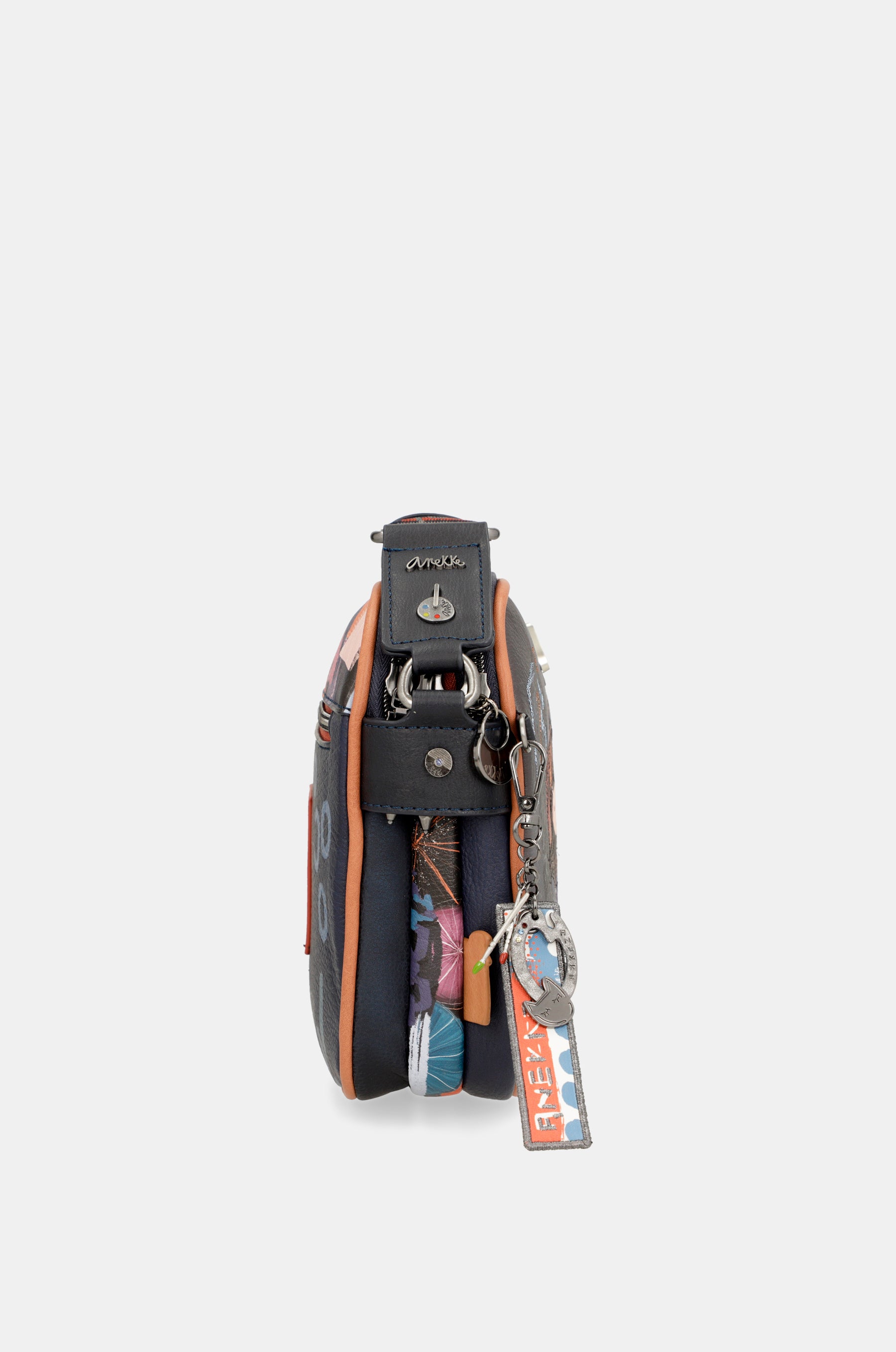 Contemporary 3 compartment messenger bag