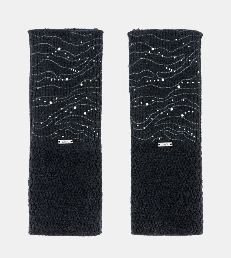 Black knitted gloves