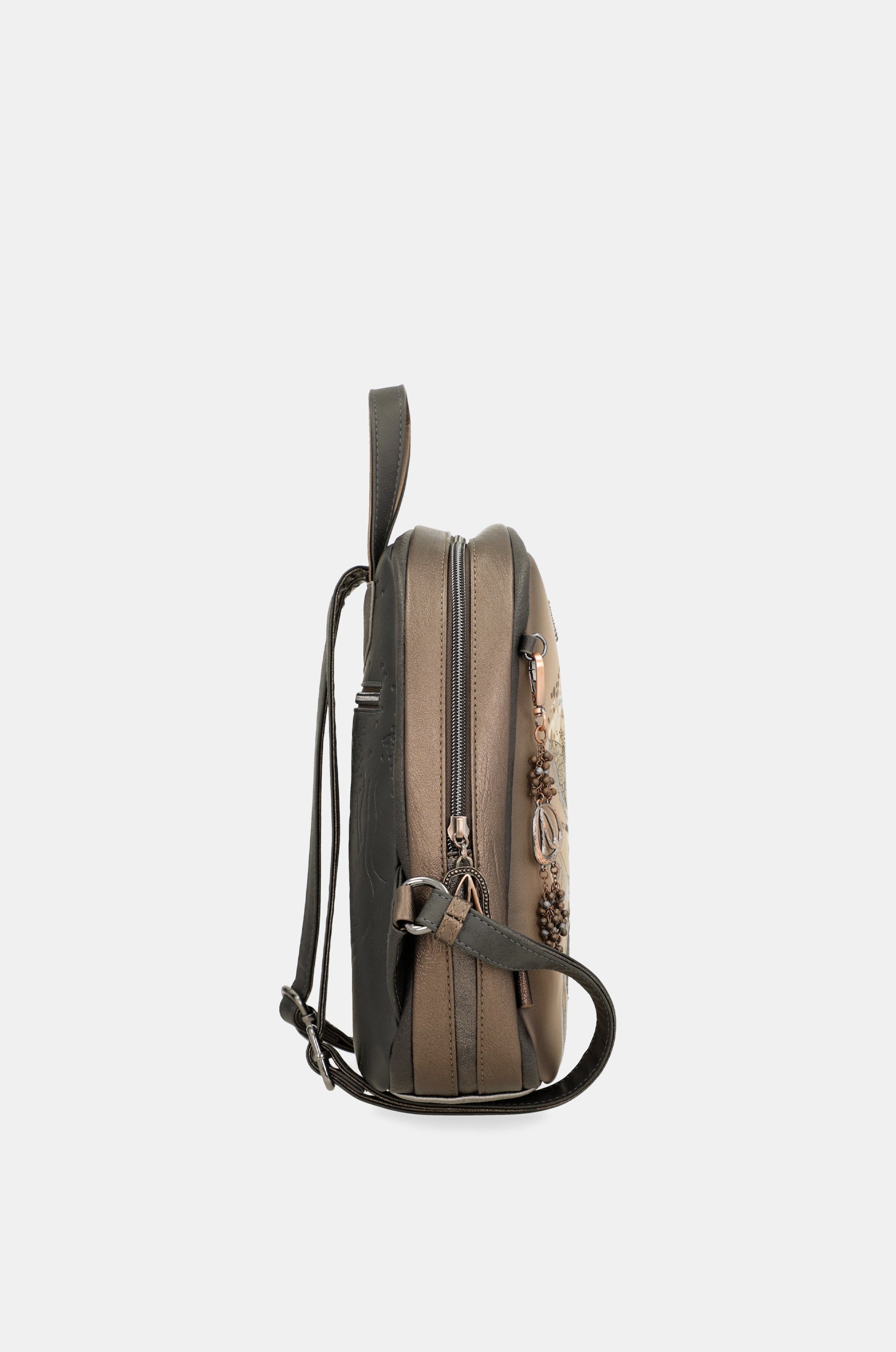 Wings backpack for leisure use