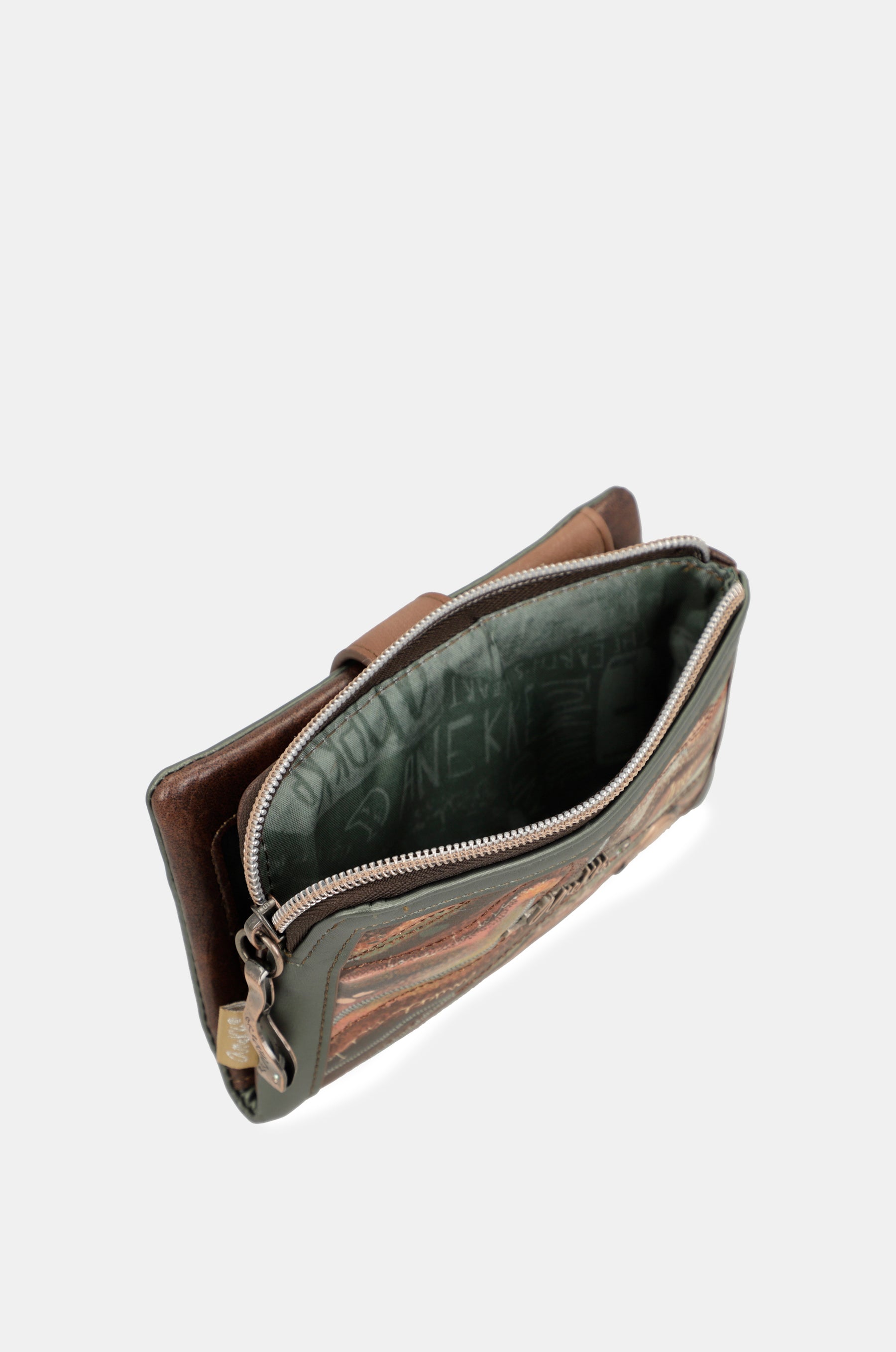 Outer medium wallet
