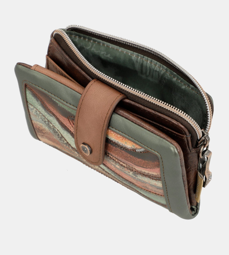 Outer medium wallet