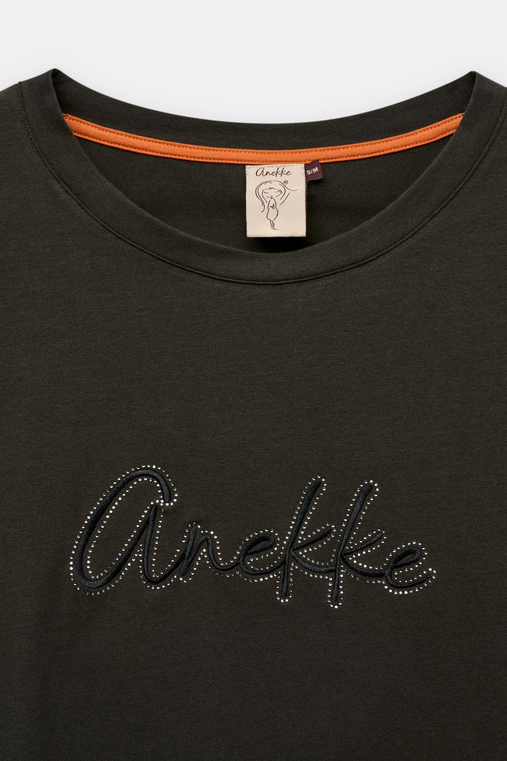 Black short-sleeve T-shirt