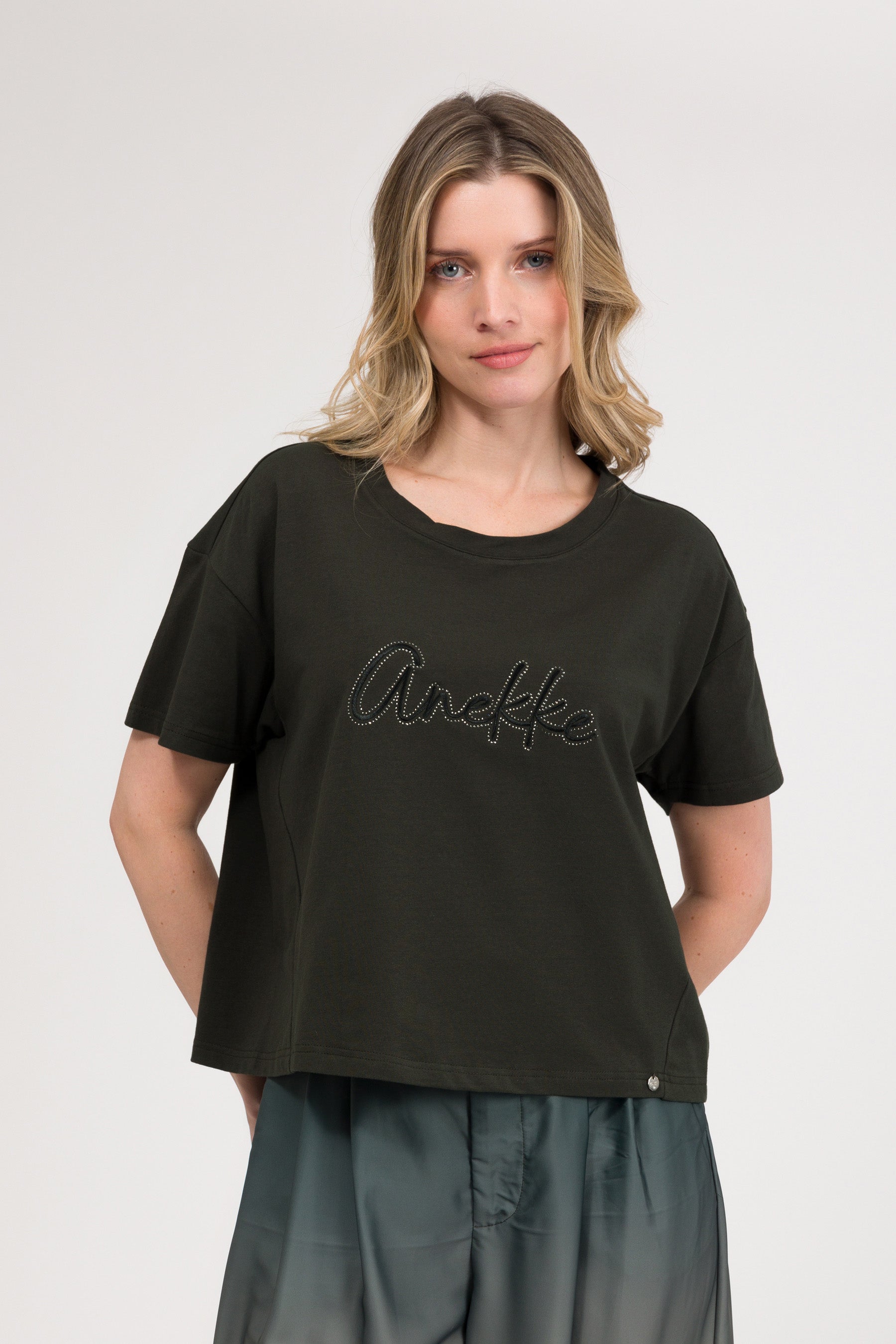 Black short-sleeve T-shirt
