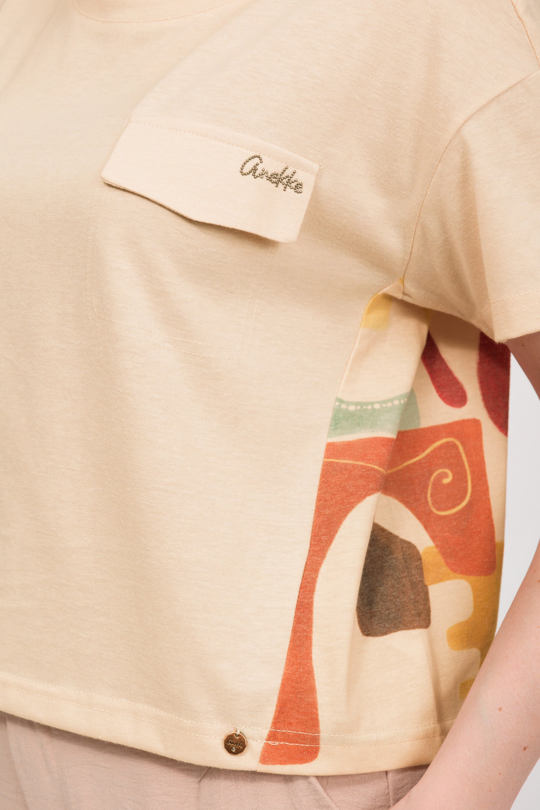 Beige short-sleeve T-shirt