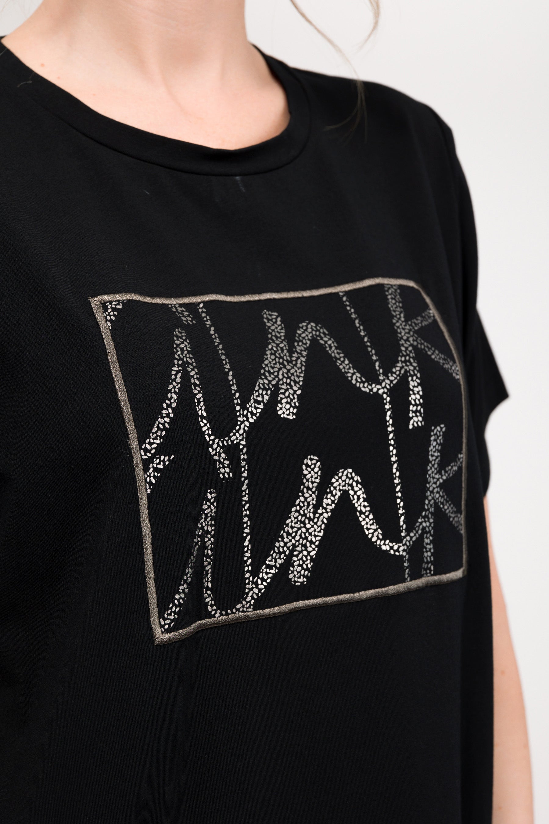 Black short-sleeve T-shirt
