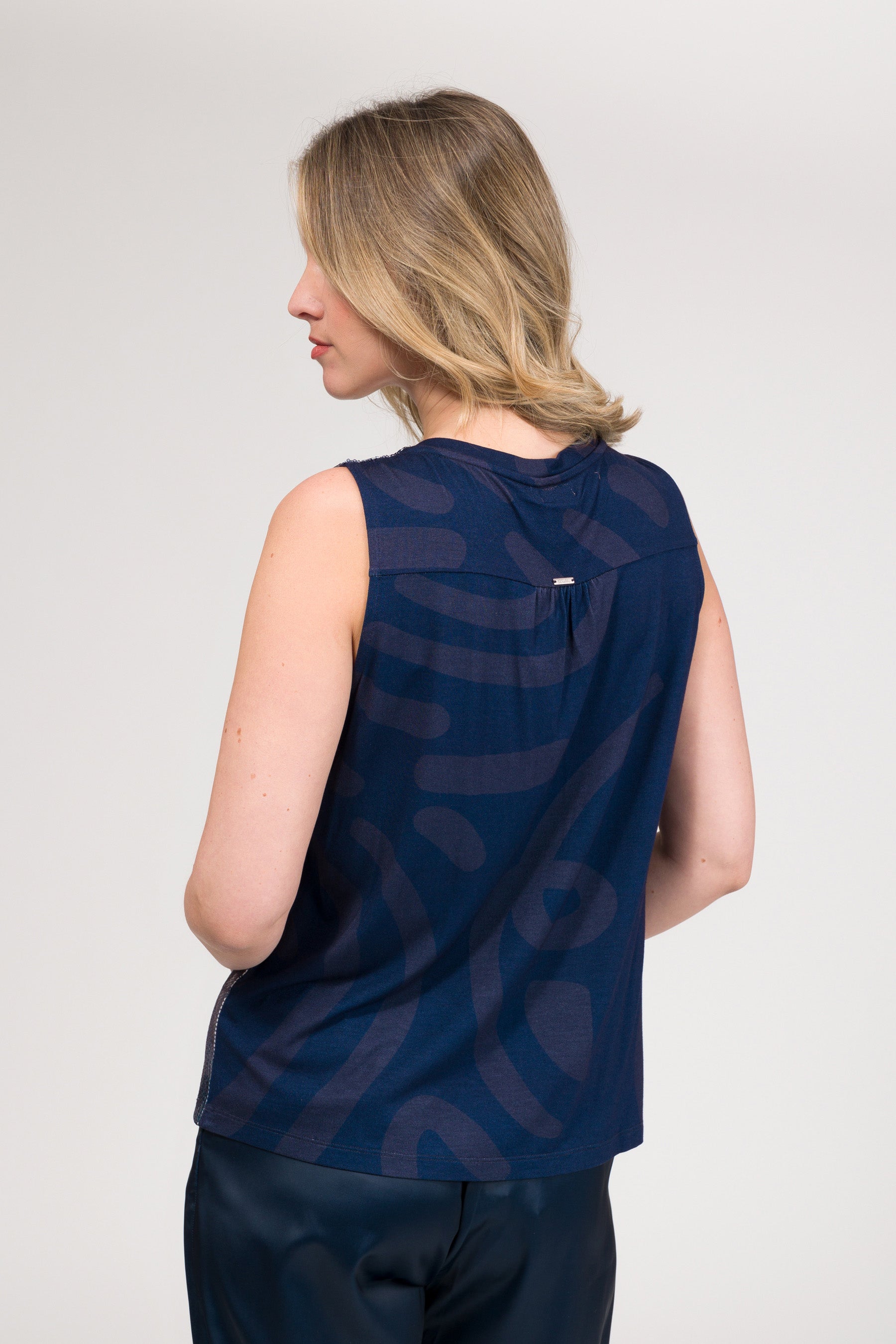 Blue sequin T-shirt