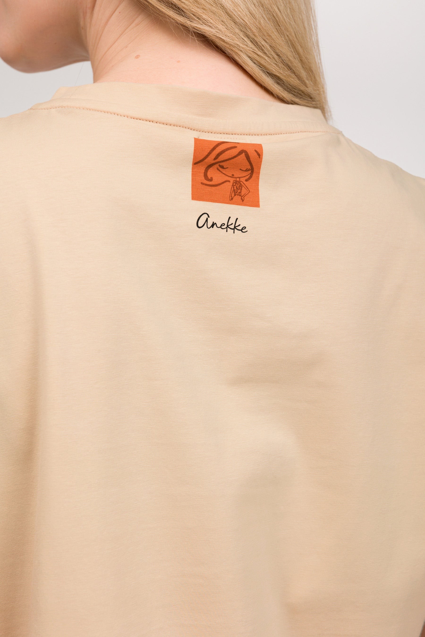 Beige short-sleeve T-shirt