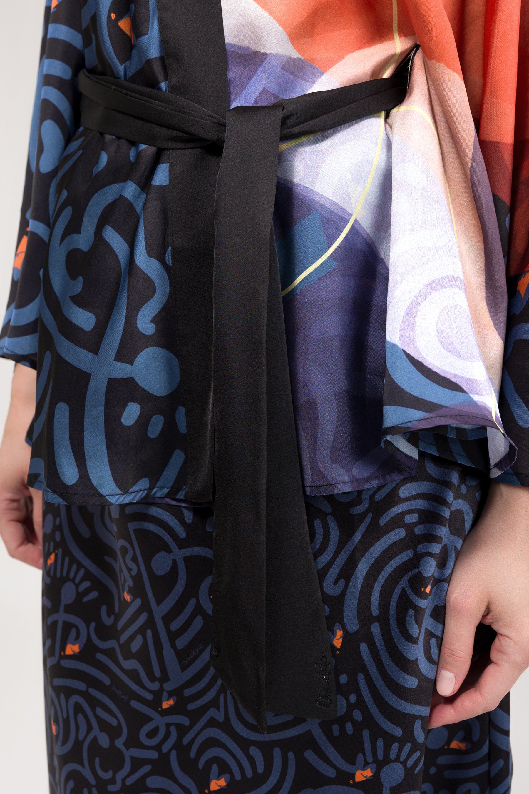 Fluid printed kimono