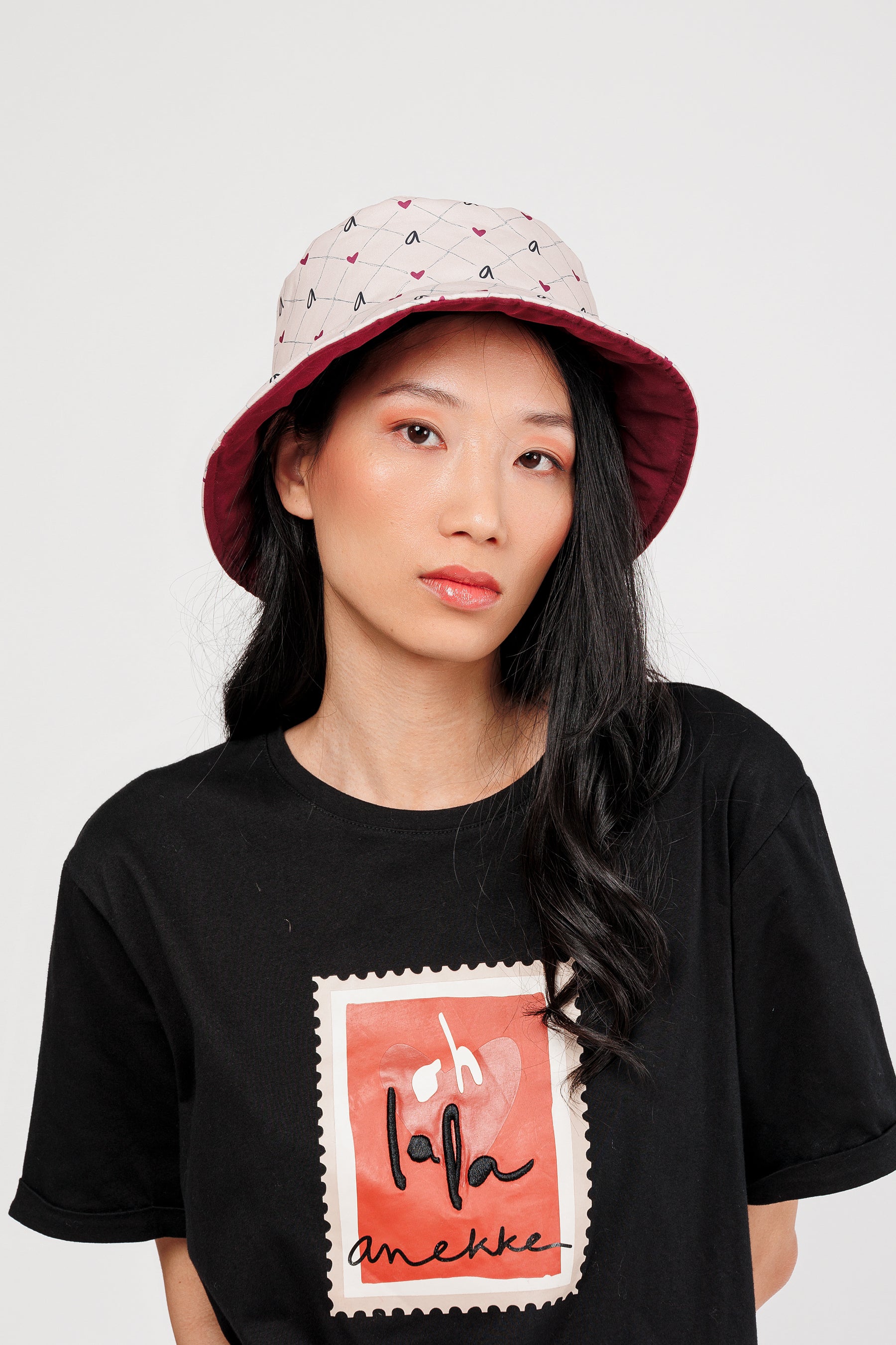 Reversible bucket hat