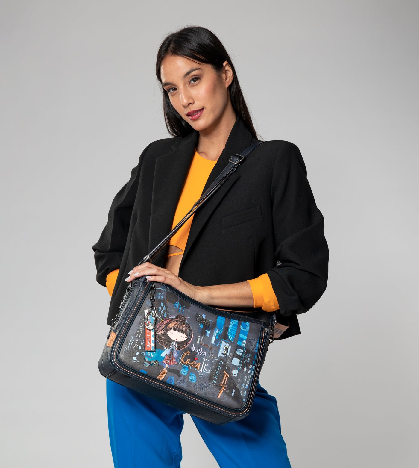 Contemporary shoulder bag with shoulder strap – Anekke INT