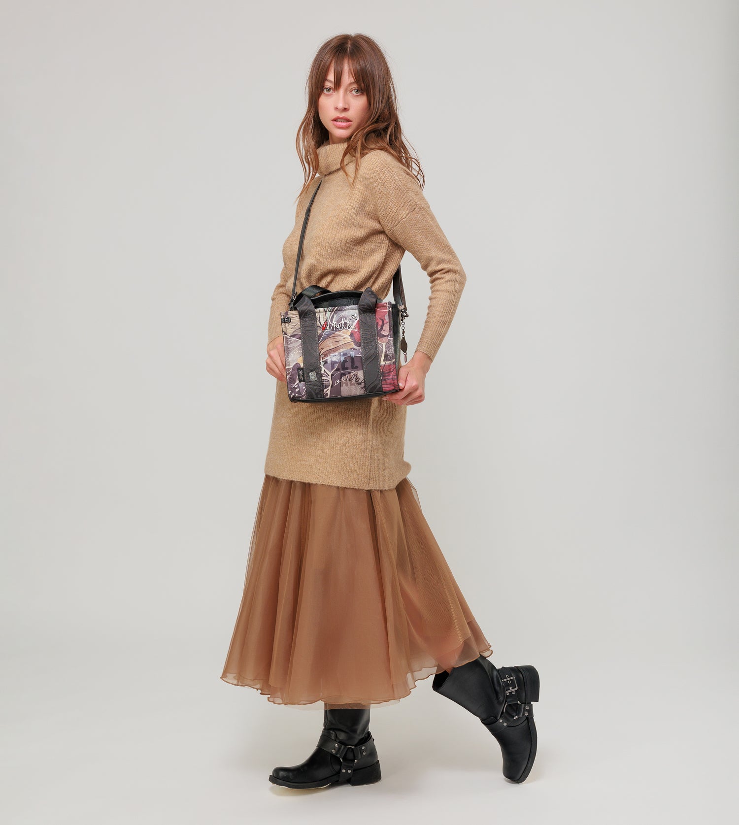 Imaginary short handle bag