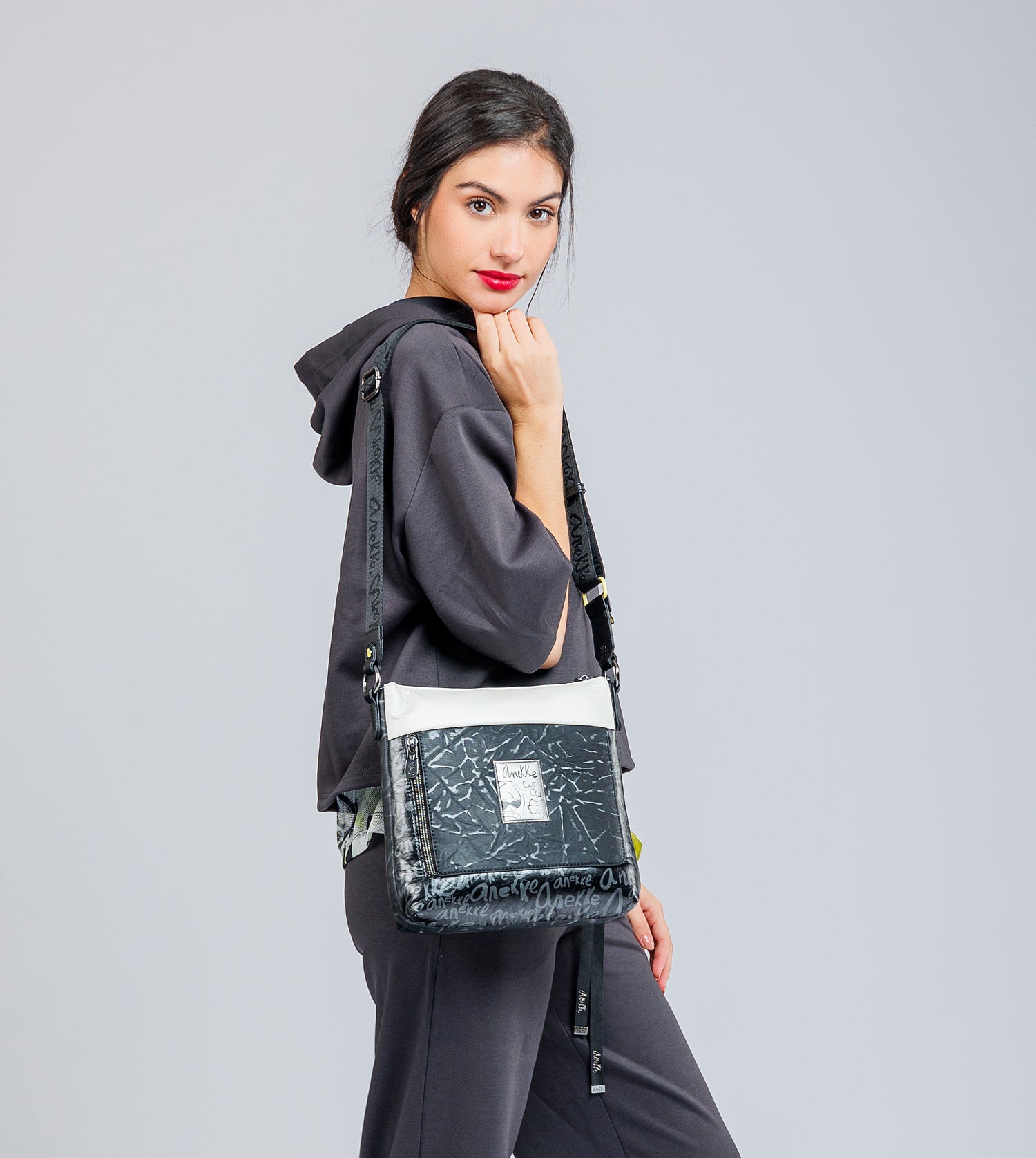 Crossbody bag with front pocket Nature Towanda
